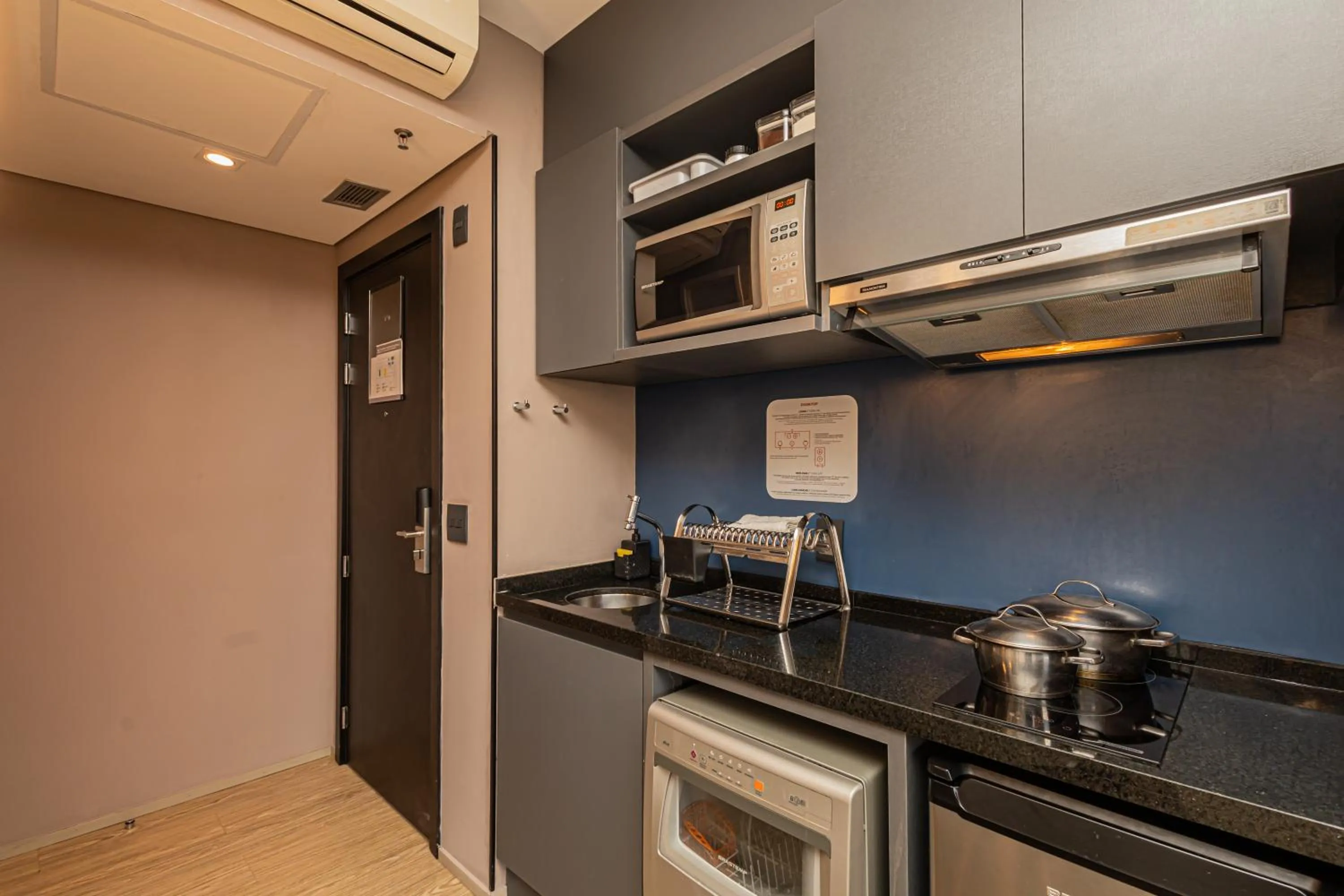 Kitchen or kitchenette in APS - Alpha Stay By Anora Spaces