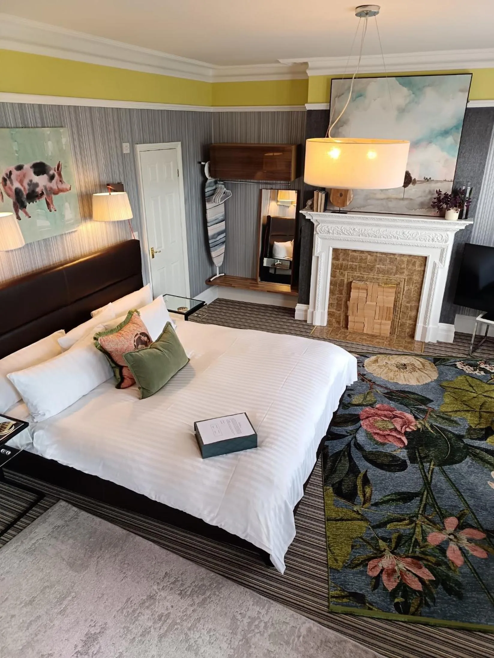 Bed in Regency Rooms