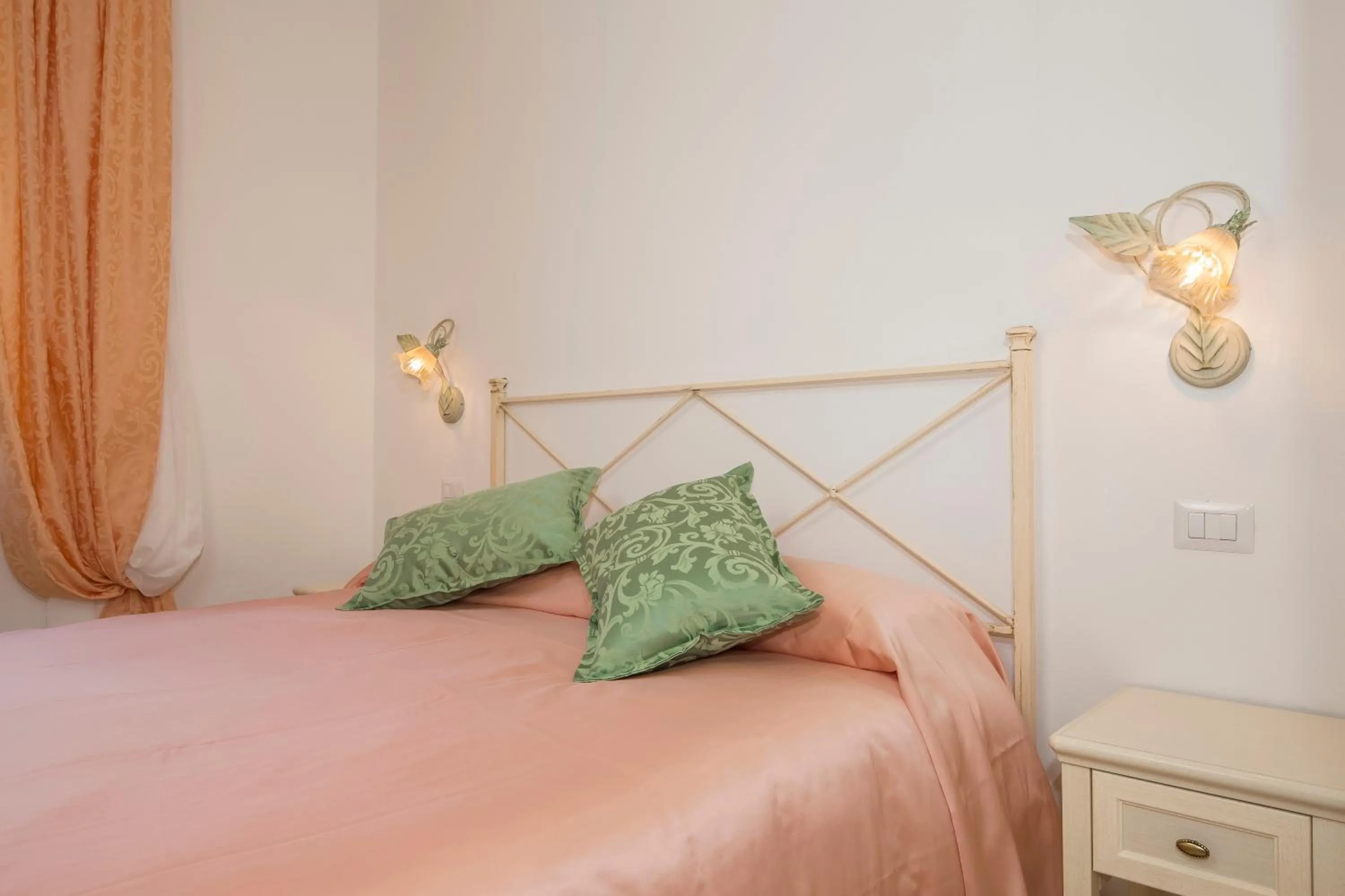 Decorative detail, Bed in B&B I Tetti di Siena