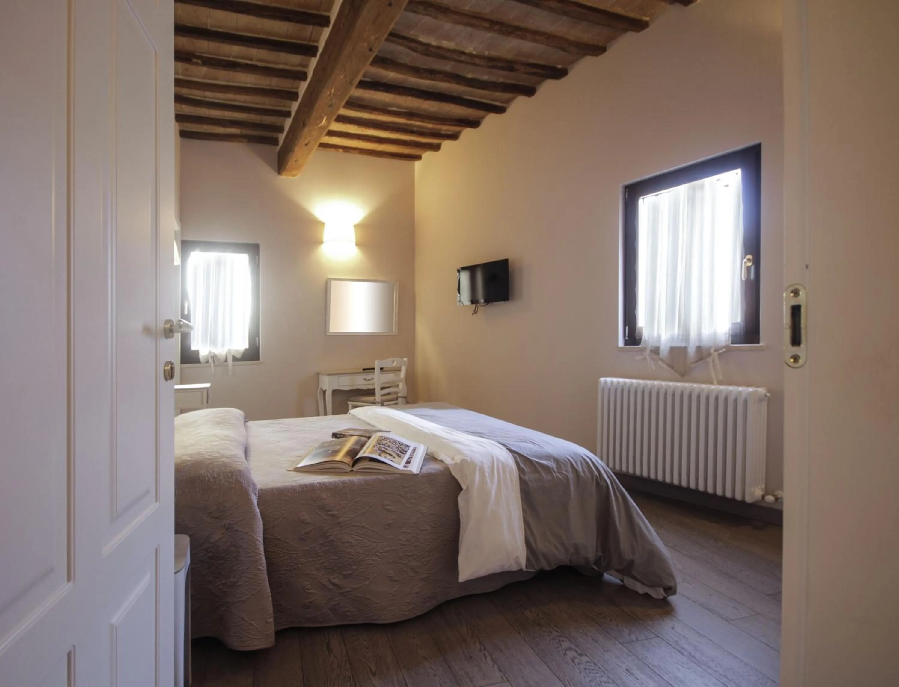 Spring, Bed in B&B Il Senesino