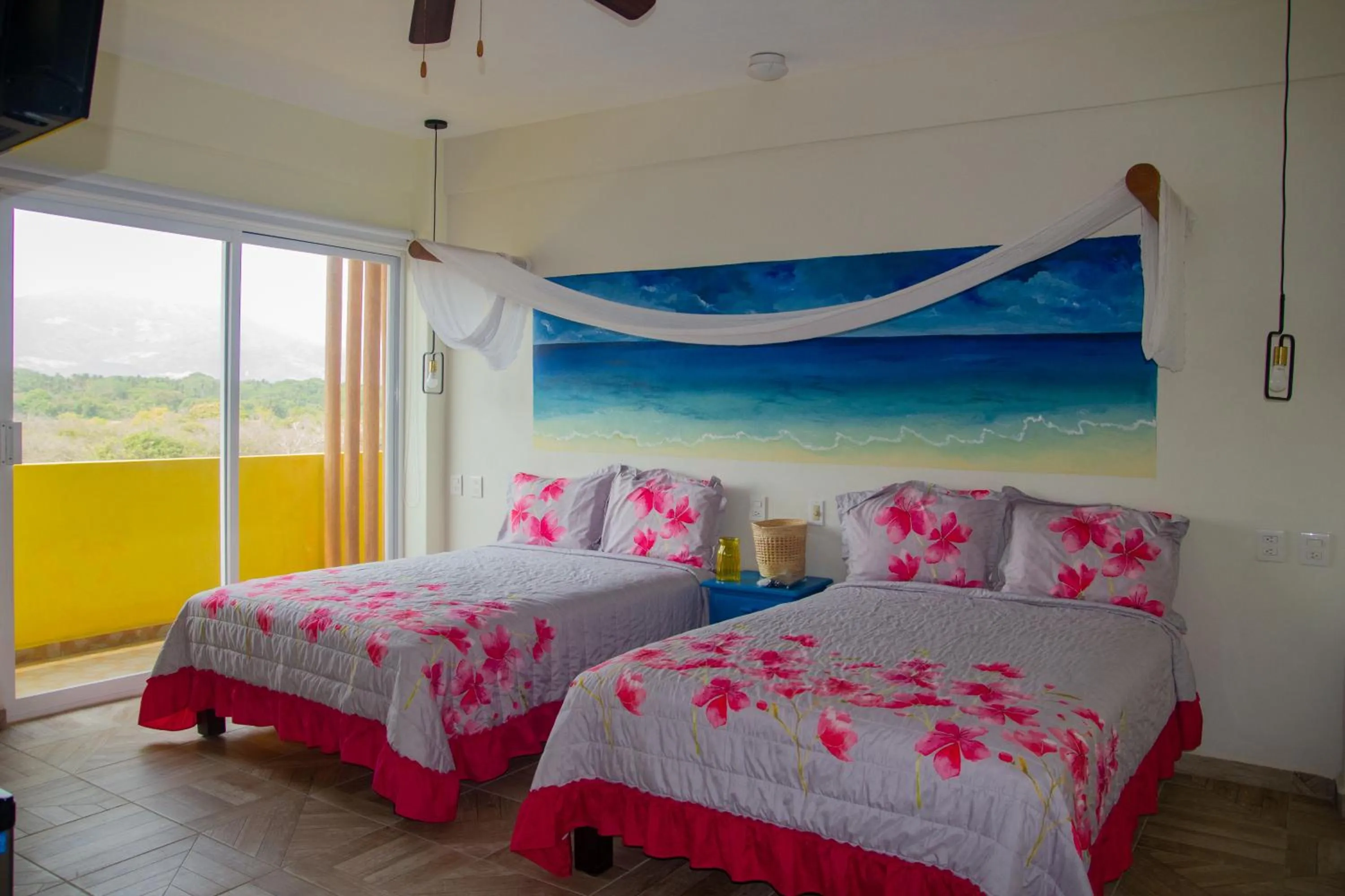 Photo of the whole room, Bed in Hotel Happy Beach