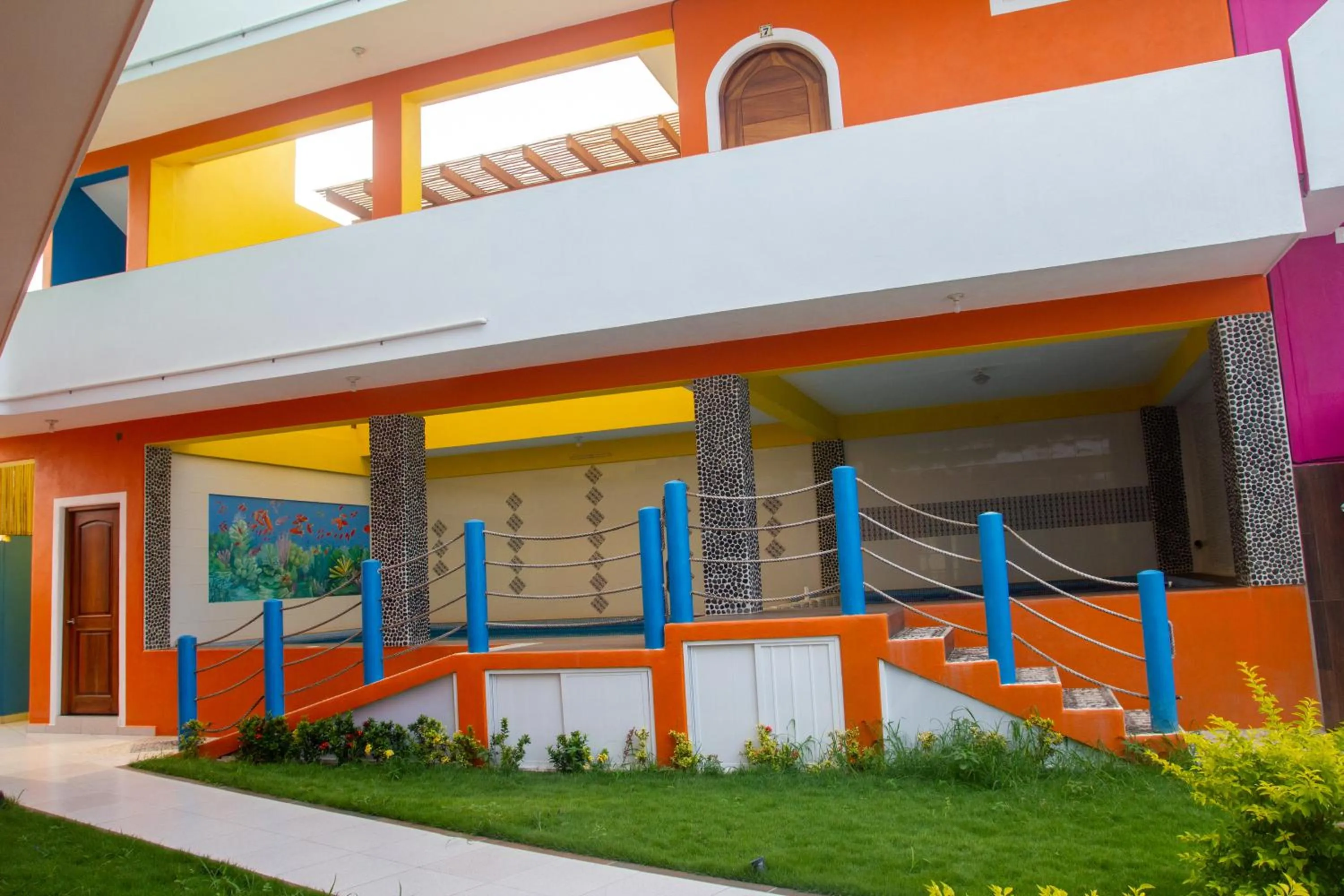 Property building in Hotel Happy Beach