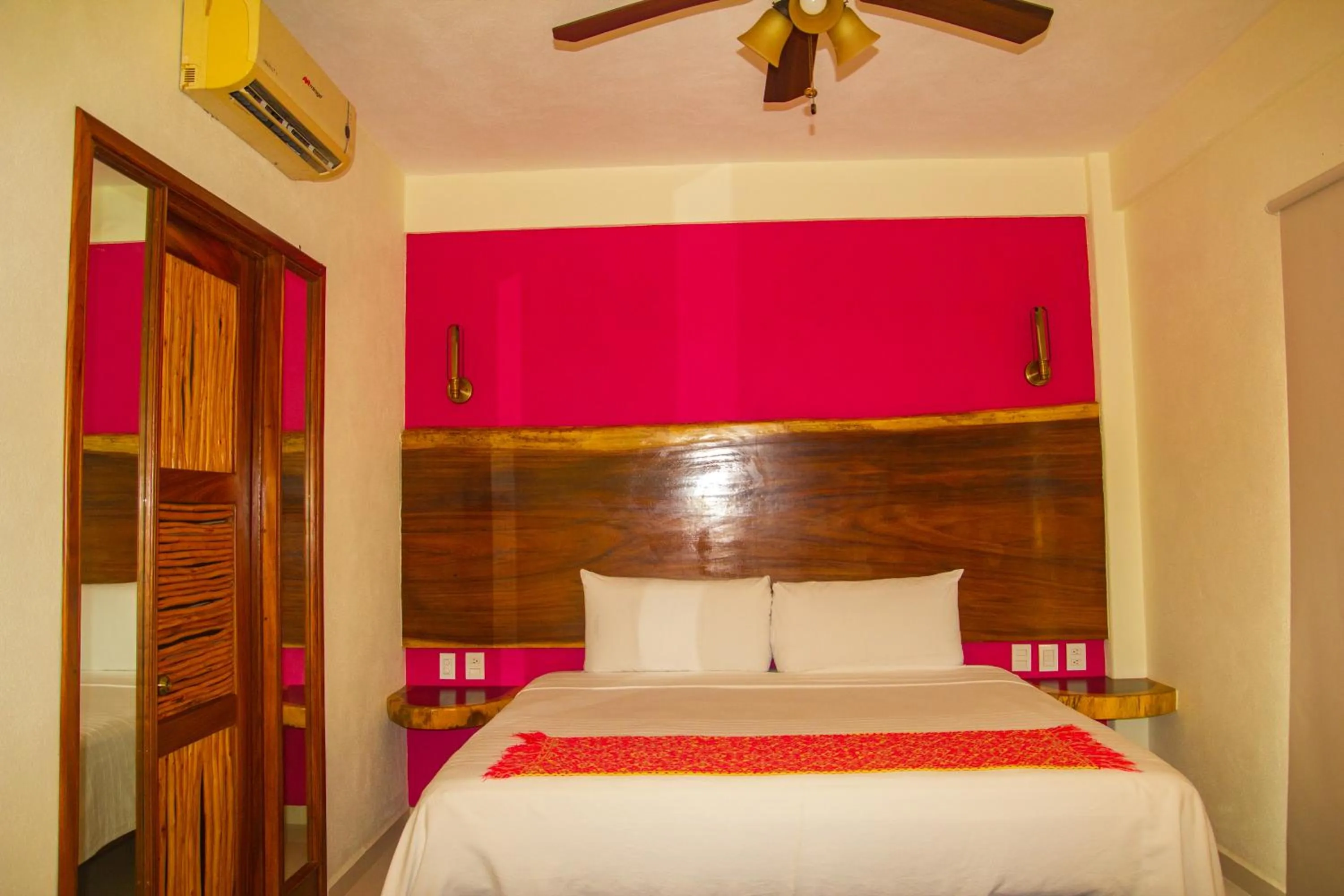 Bed in Hotel Happy Beach