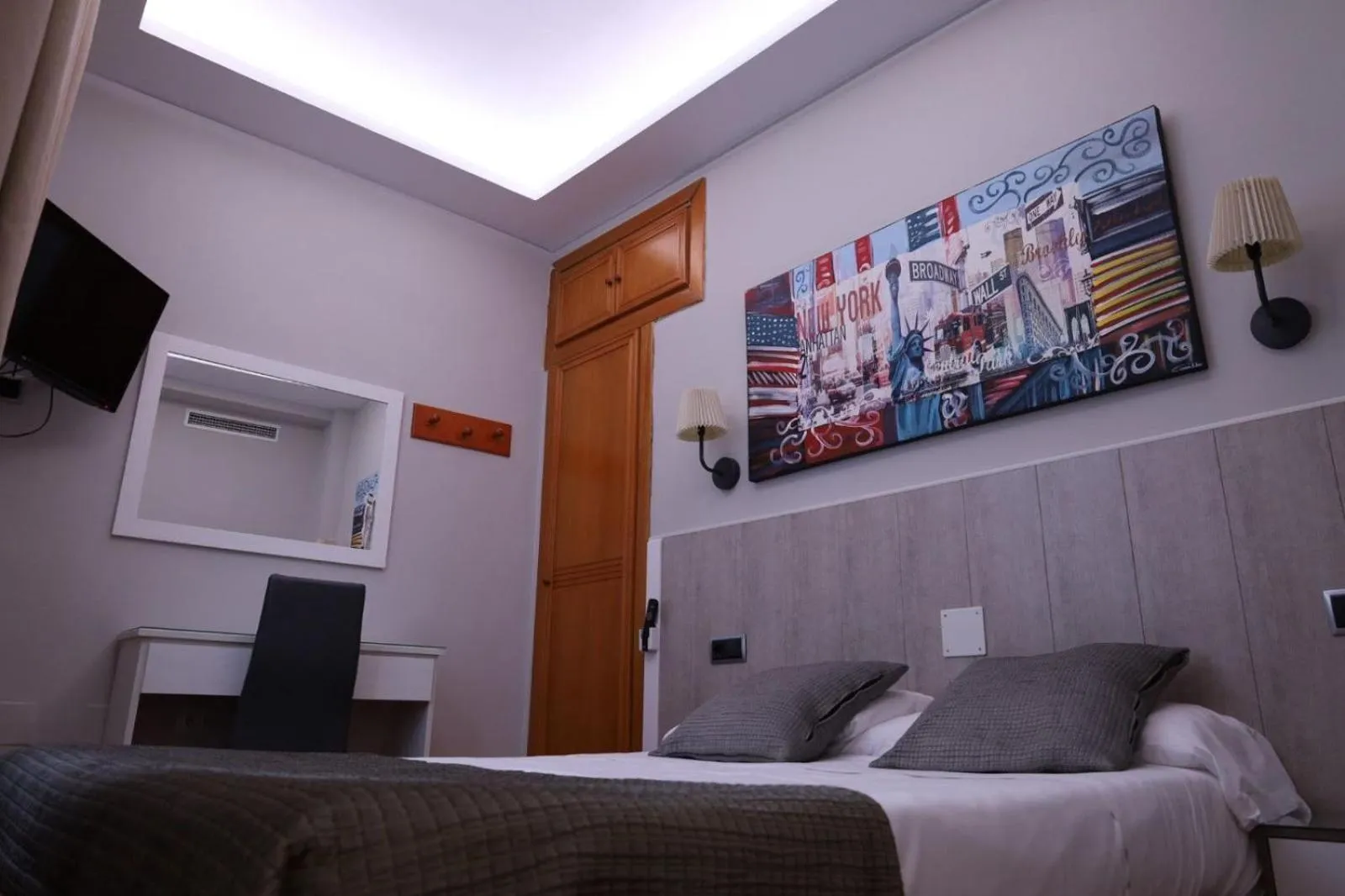 Bed in Hostal Victoria