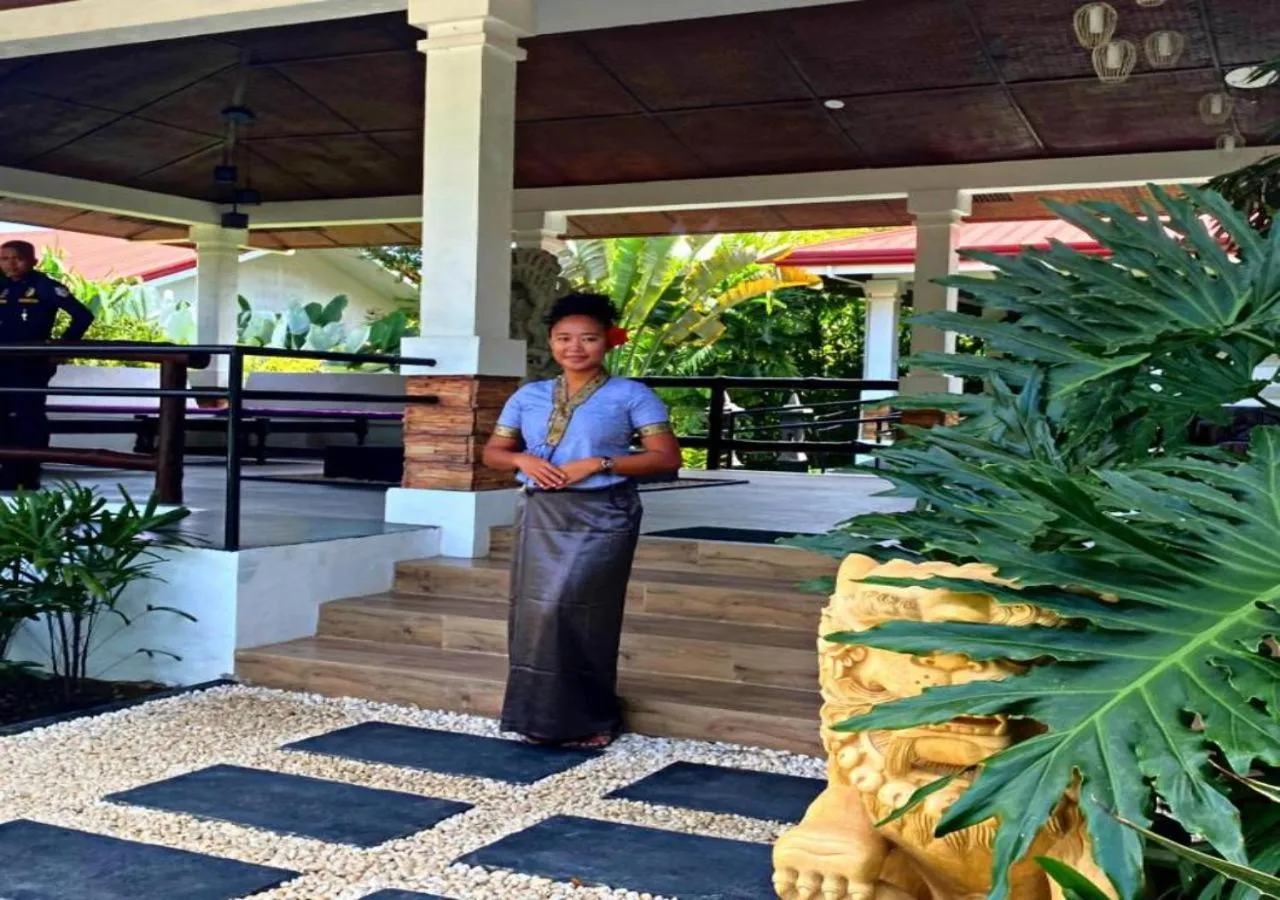 Staff in Carpe Diem Villas & Resort Dive & Stay resort