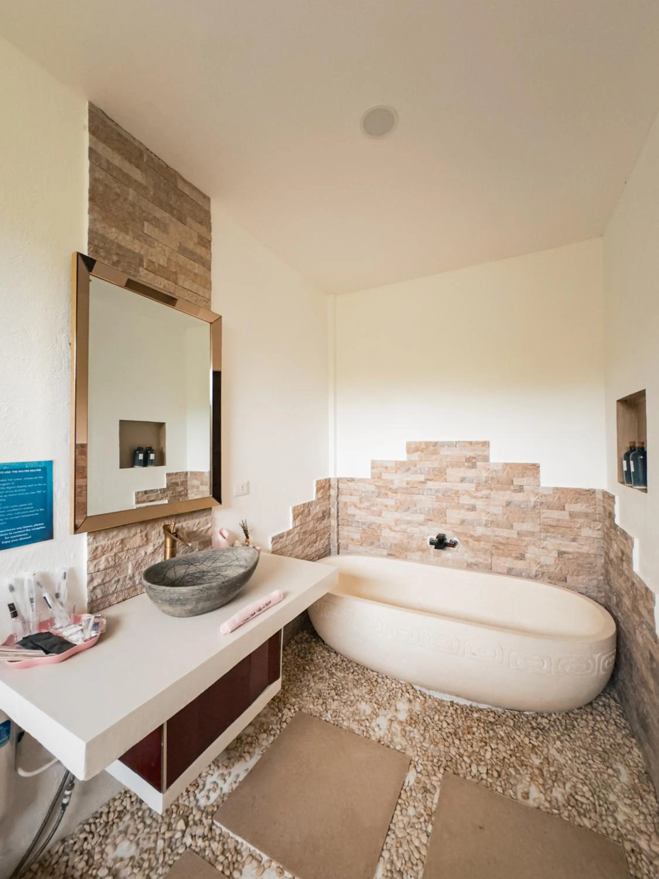 Hot Tub, Bed in Carpe Diem Villas & Resort Dive & Stay resort