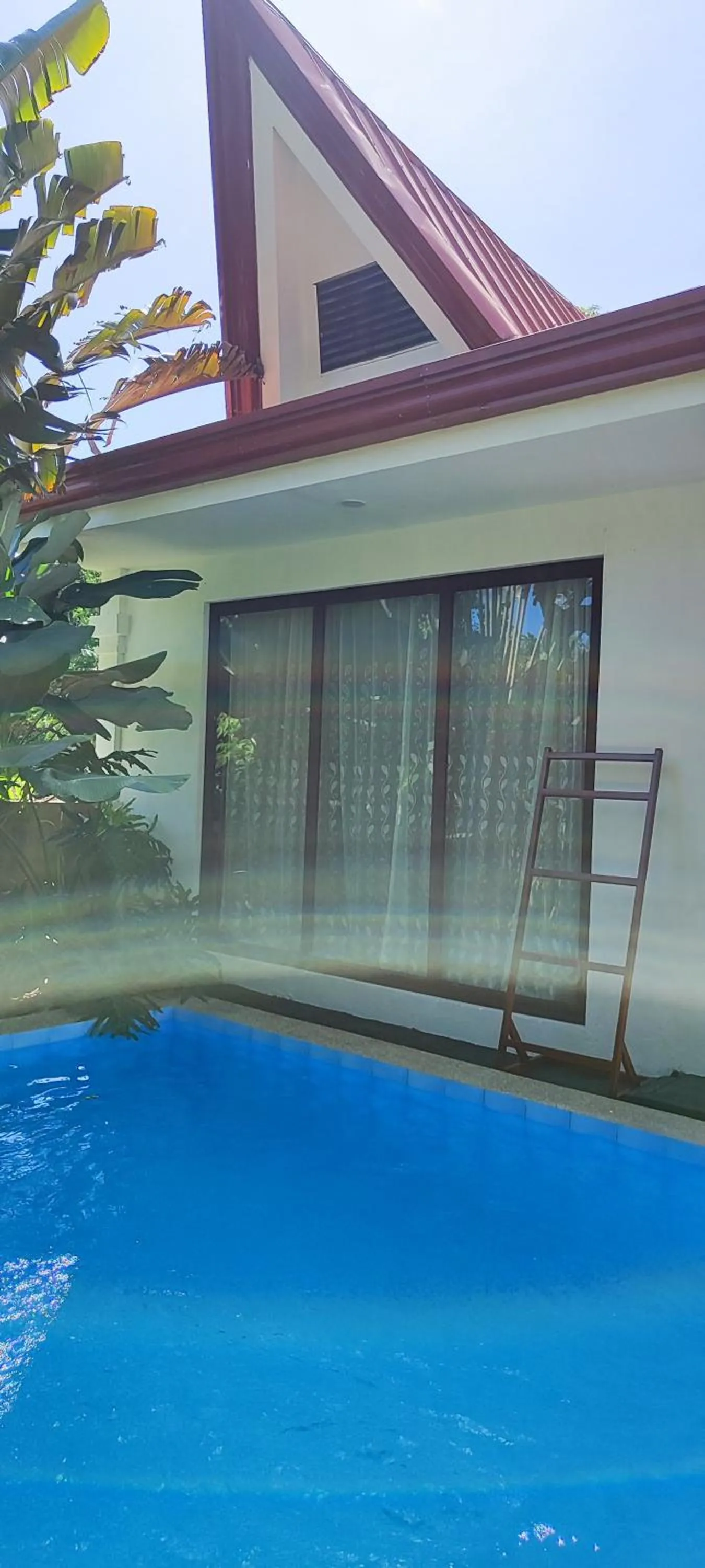 Swimming pool in Carpe Diem Villas & Resort Dive & Stay resort