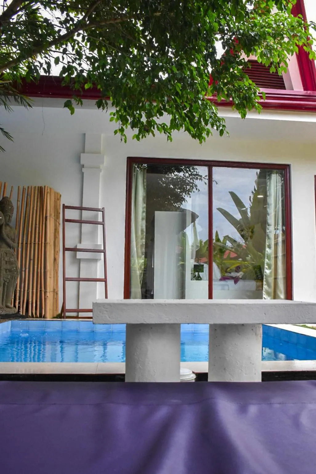 Swimming pool in Carpe Diem Villas & Resort Dive & Stay resort
