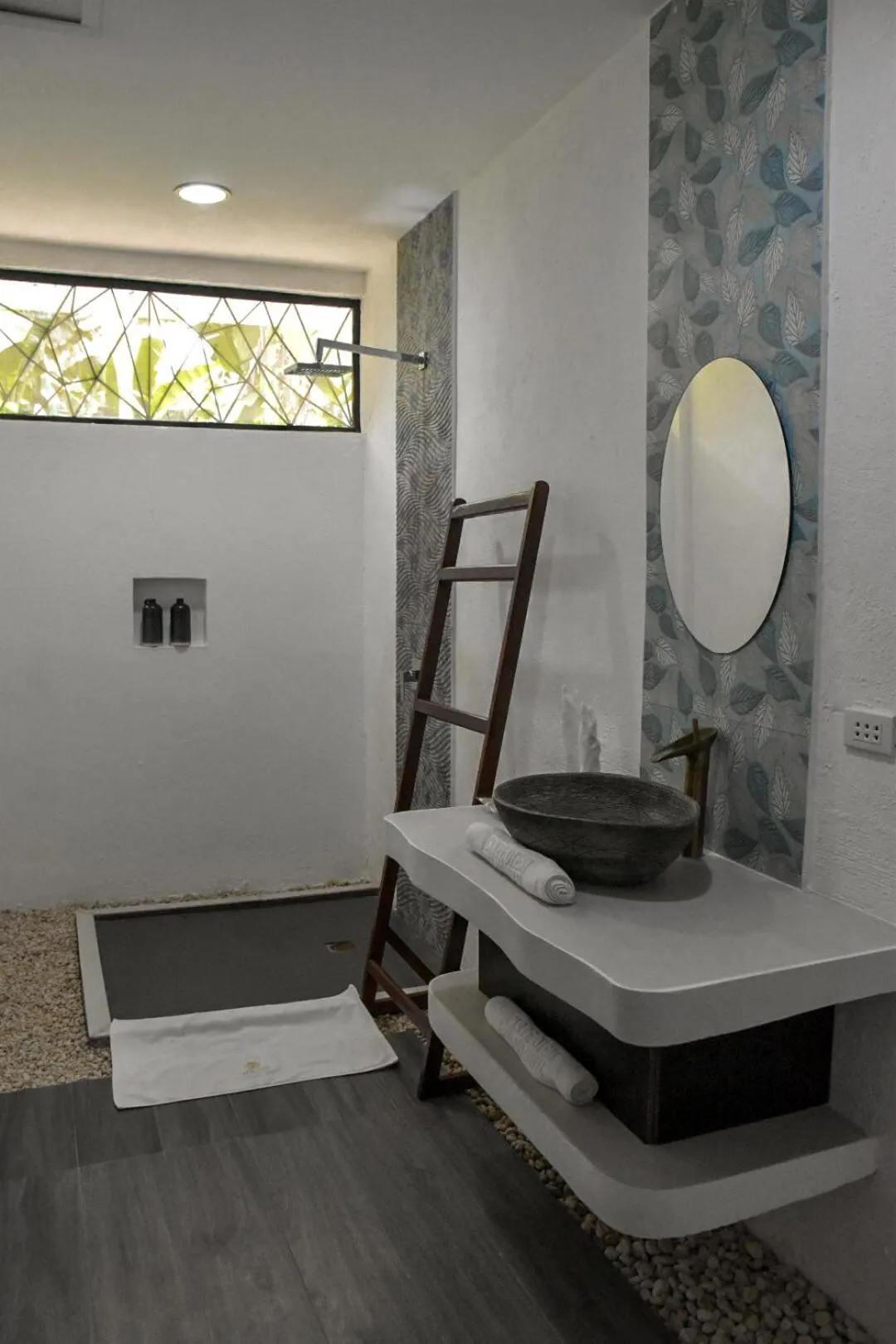 Bathroom in Carpe Diem Villas & Resort Dive & Stay resort