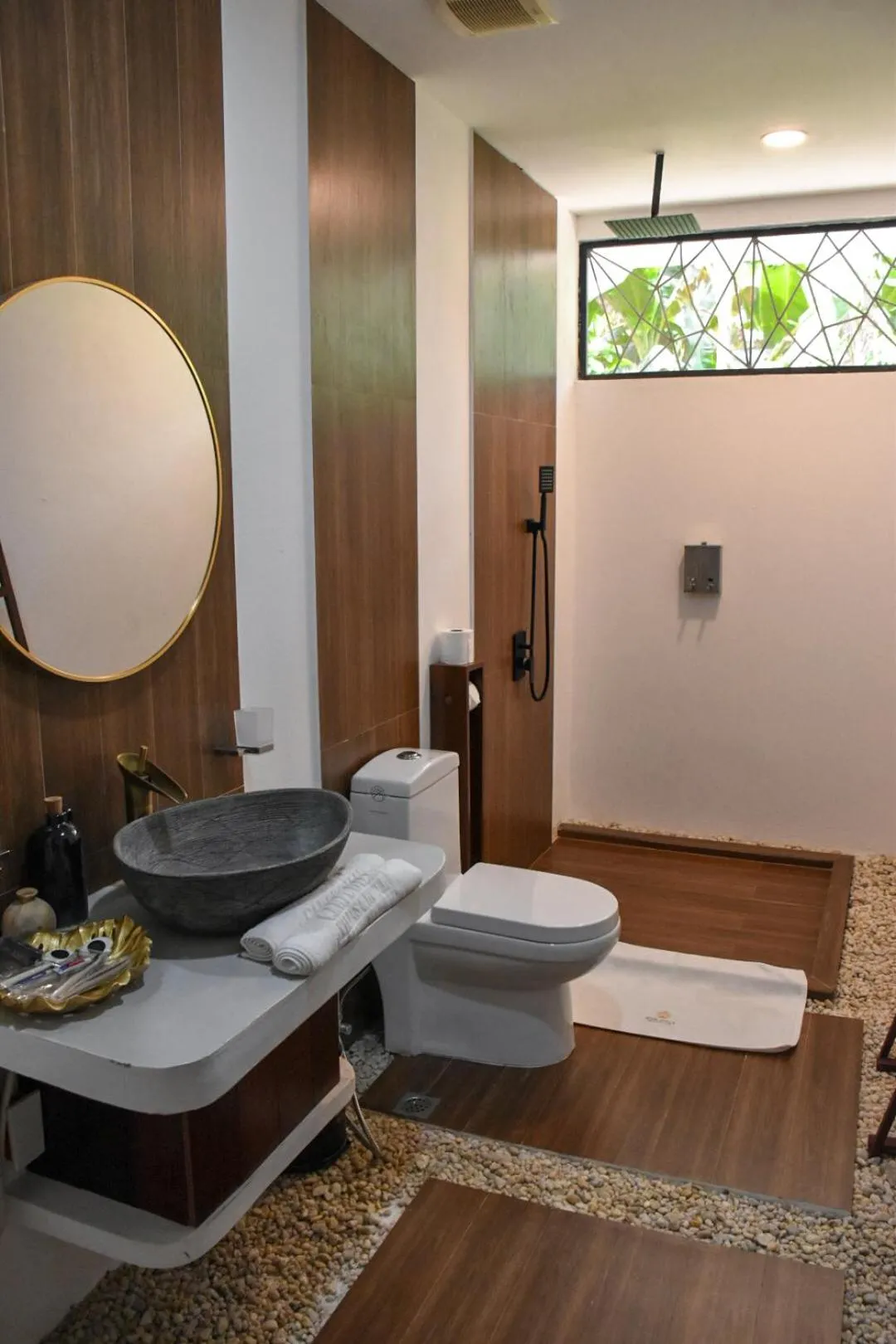 Bathroom in Carpe Diem Villas & Resort Dive & Stay resort