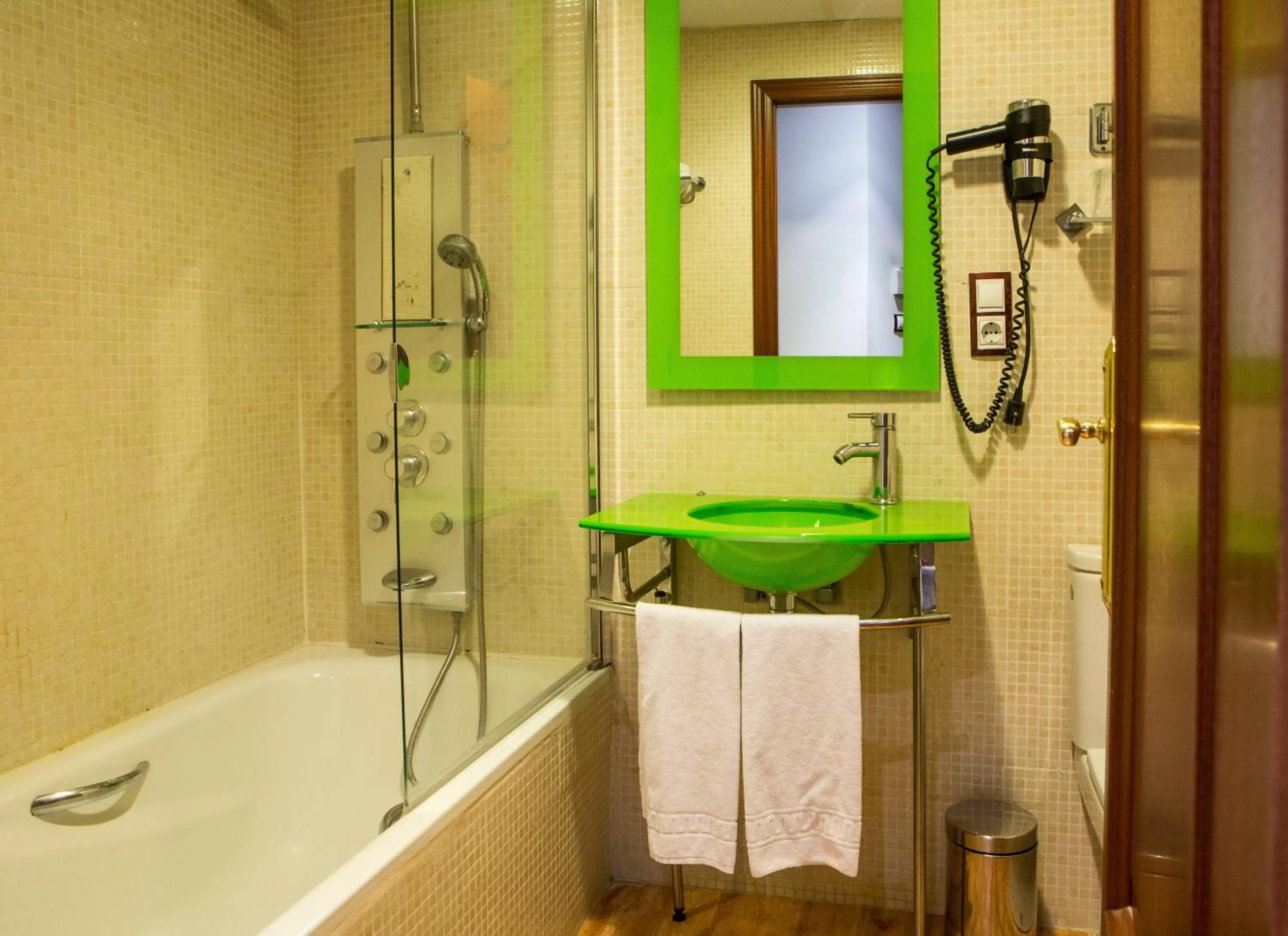 Bathroom in Hotel Tibur