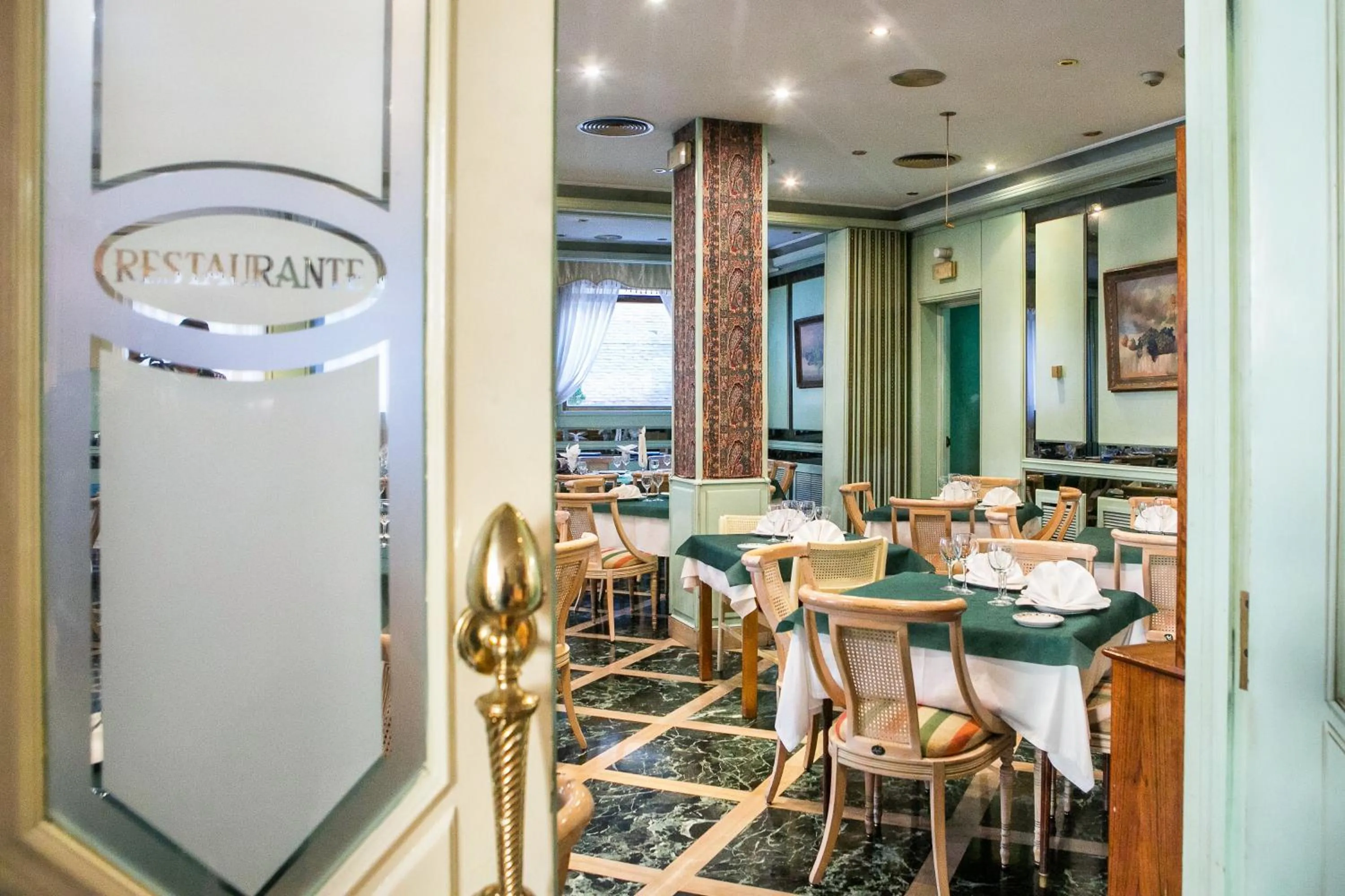 Banquet/Function facilities in Hotel Tibur