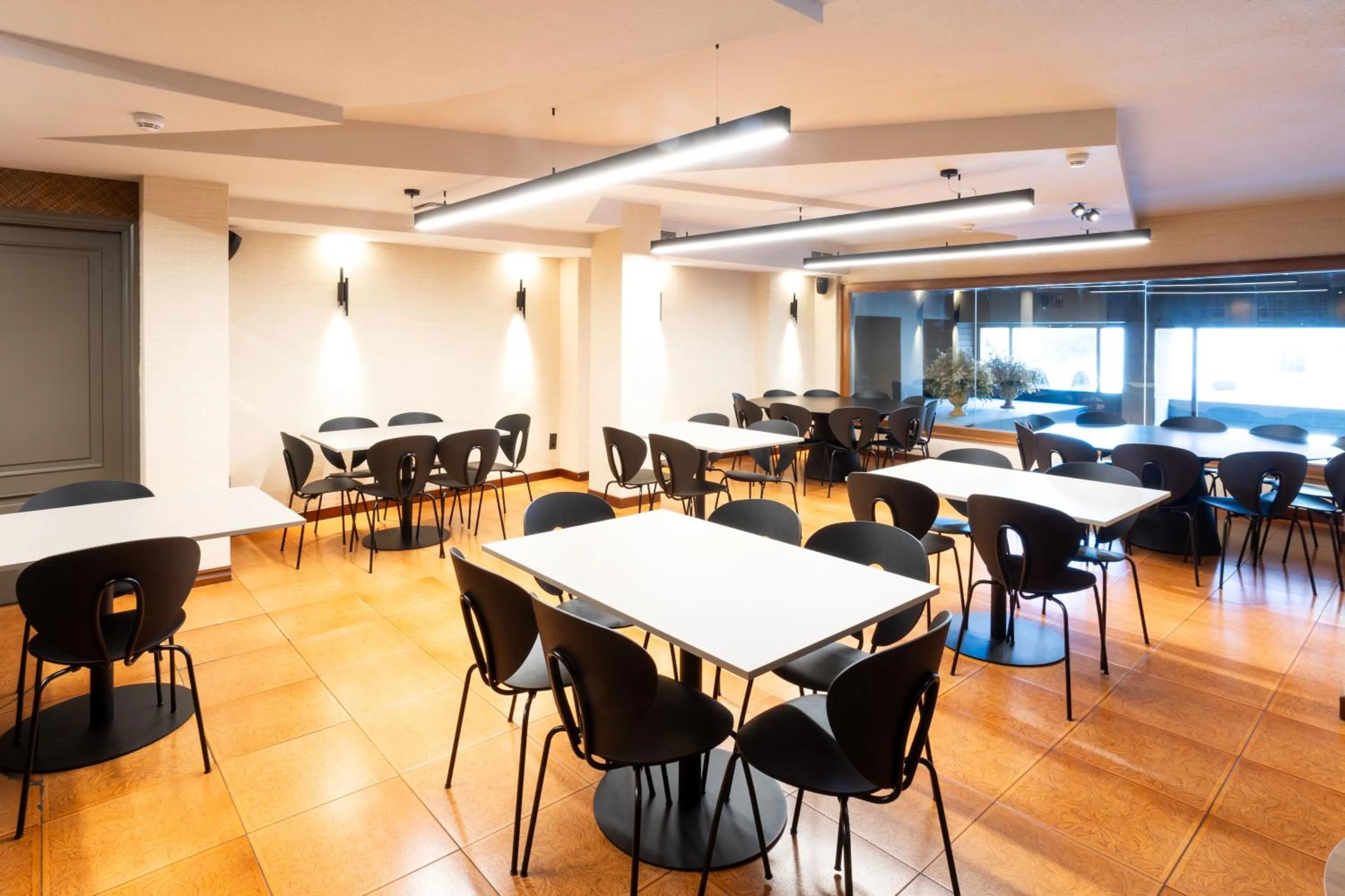 Restaurant/places to eat in Hotel Tibur