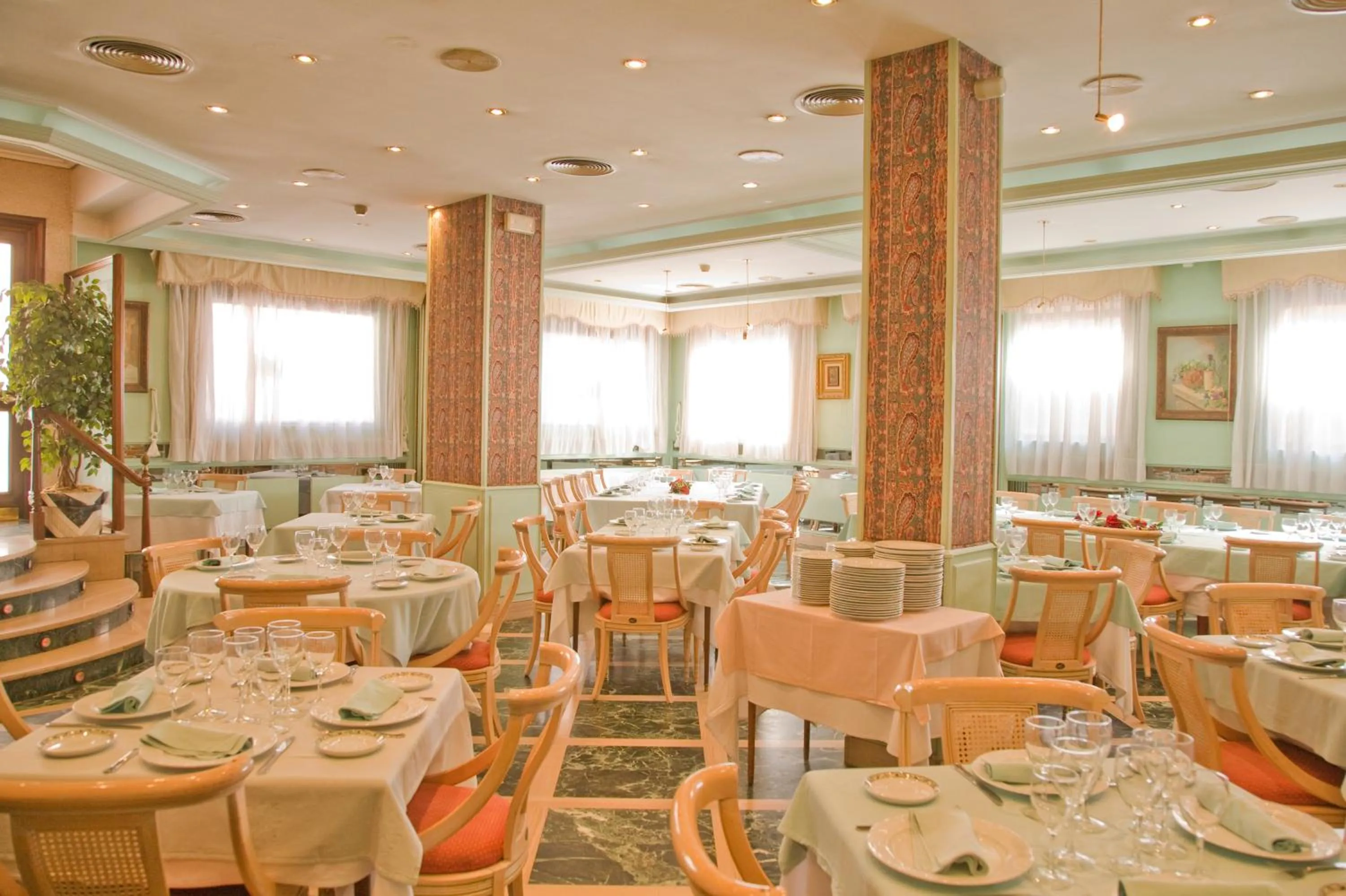 Restaurant/places to eat in Hotel Tibur