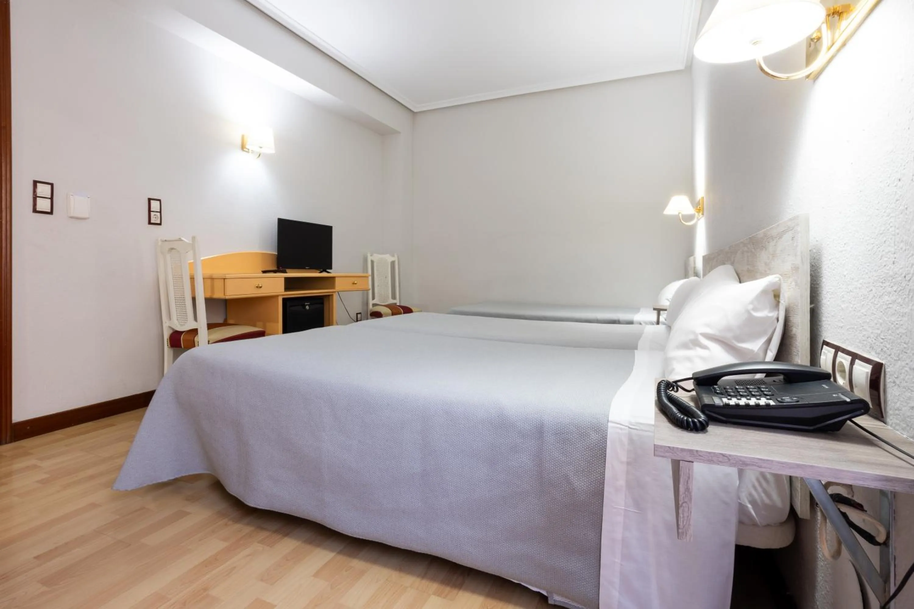 Photo of the whole room, Bed in Hotel Tibur