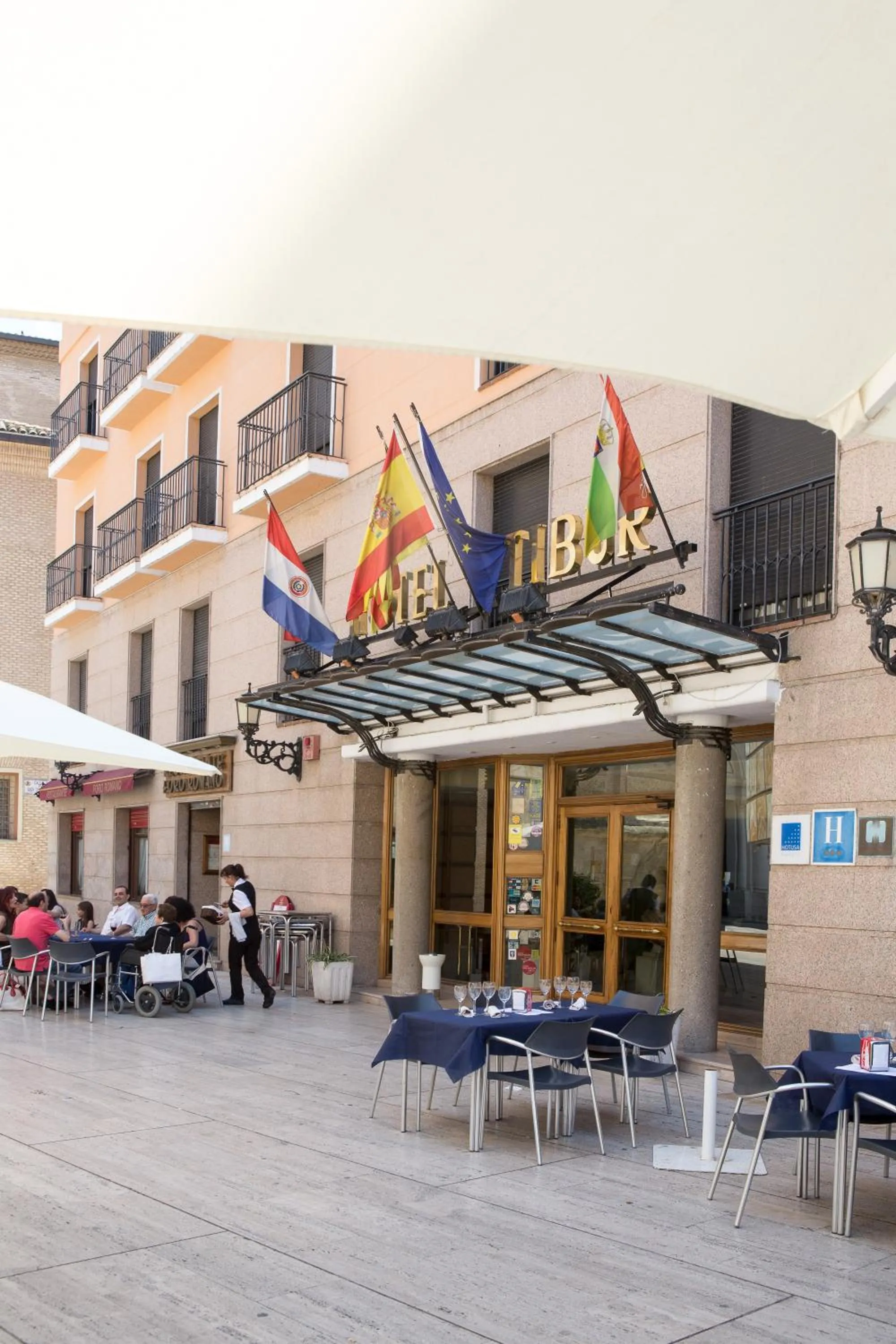 Facade/entrance in Hotel Tibur