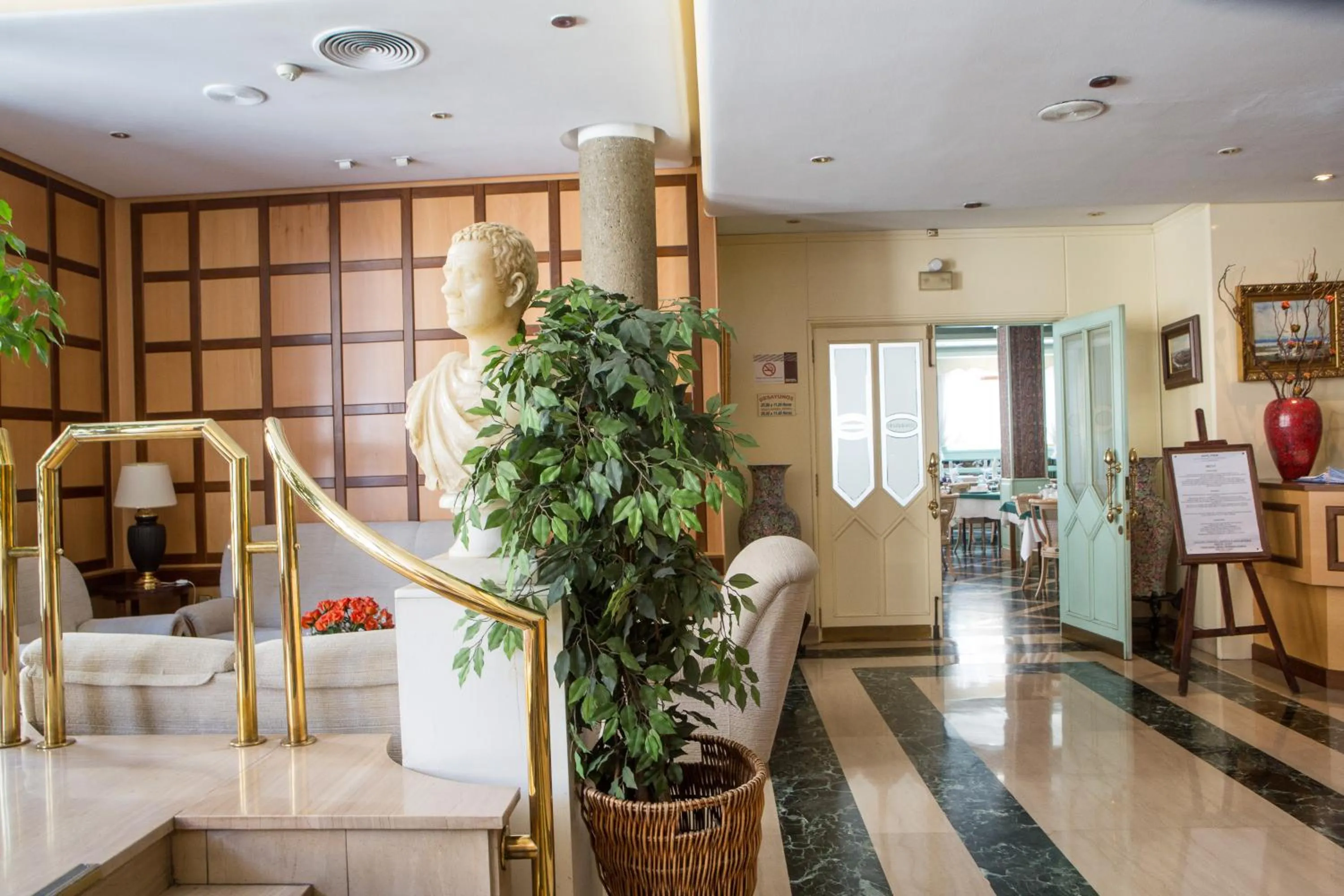 Lobby or reception in Hotel Tibur
