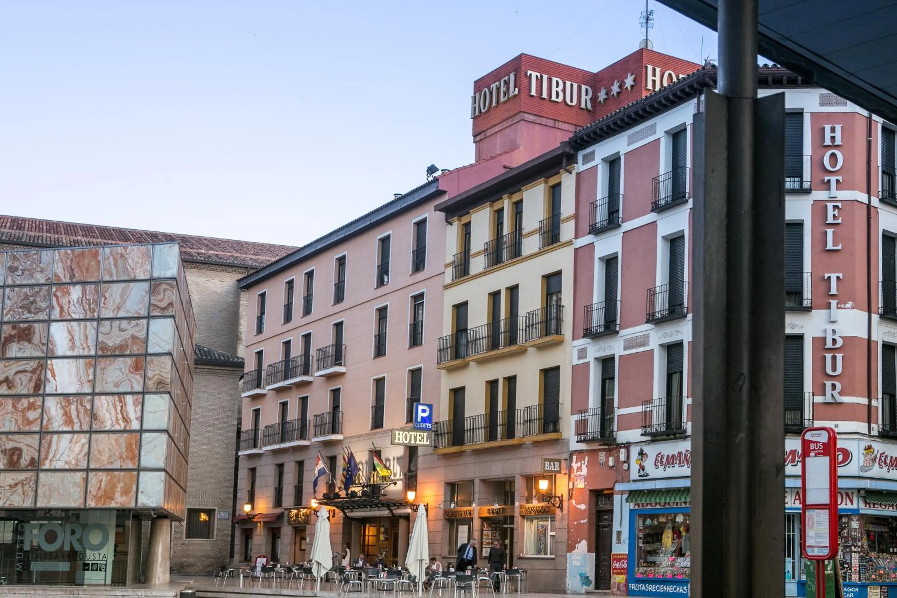 Facade/entrance in Hotel Tibur