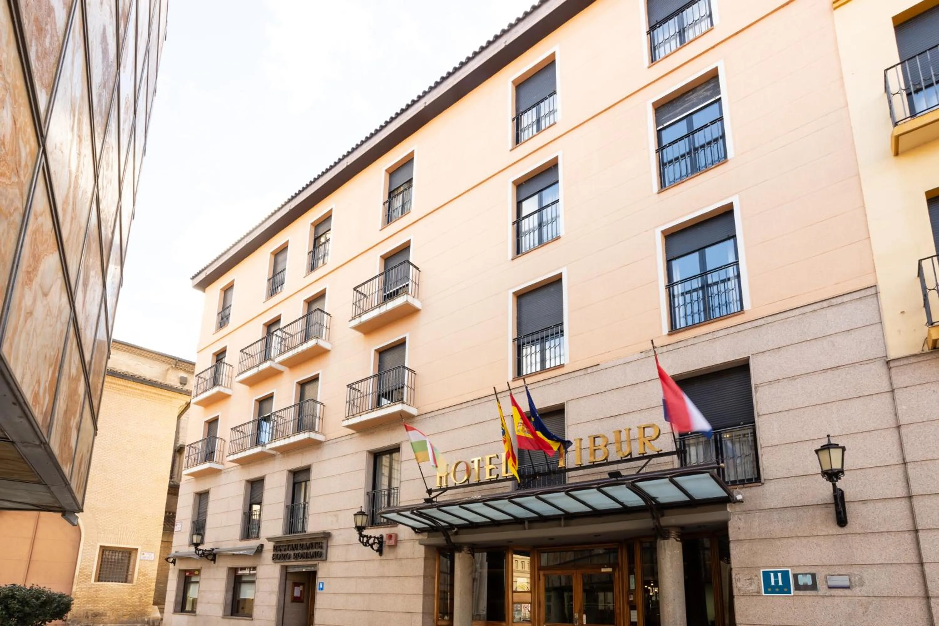 Facade/entrance in Hotel Tibur