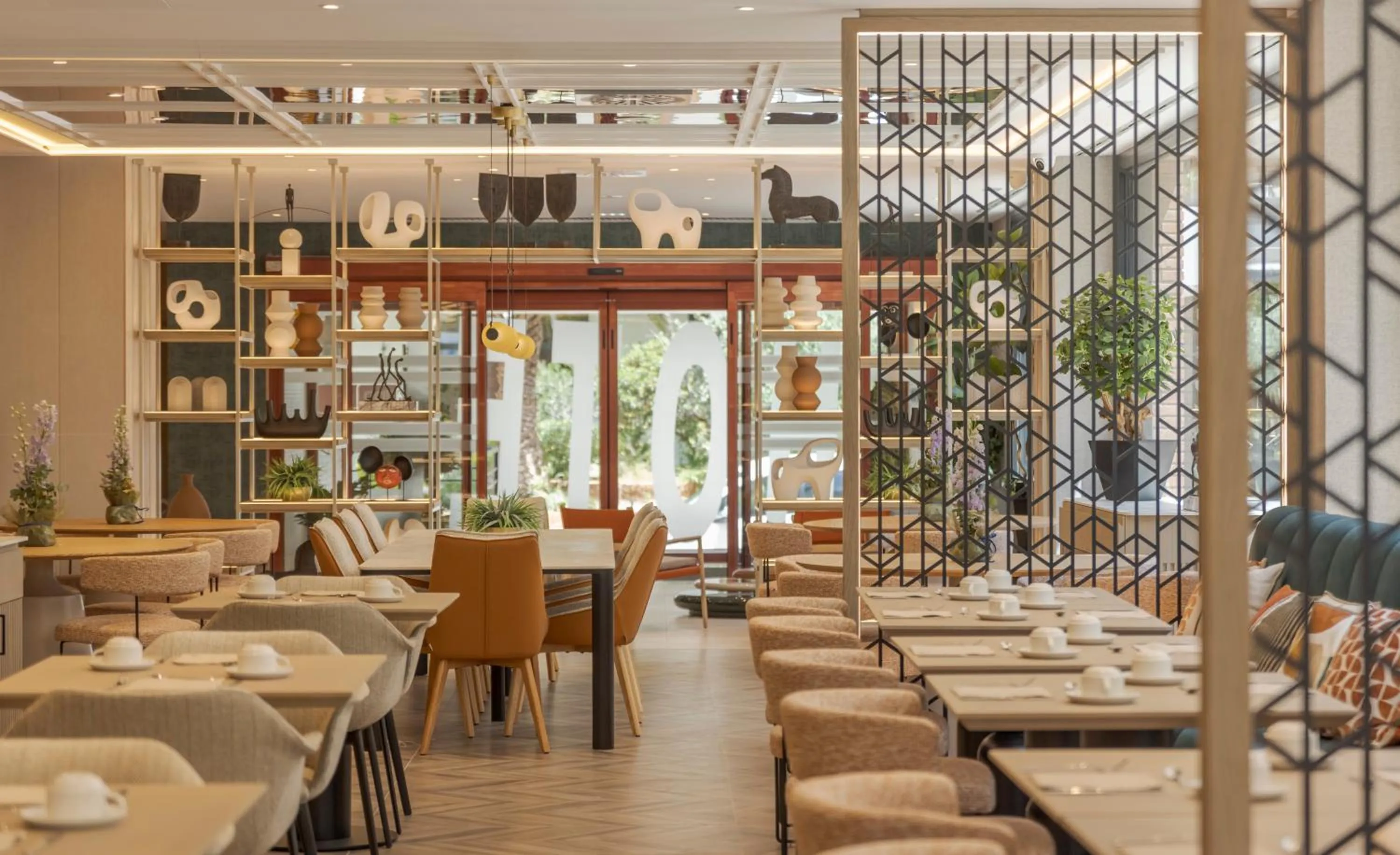 Dining area in Ilunion Romareda