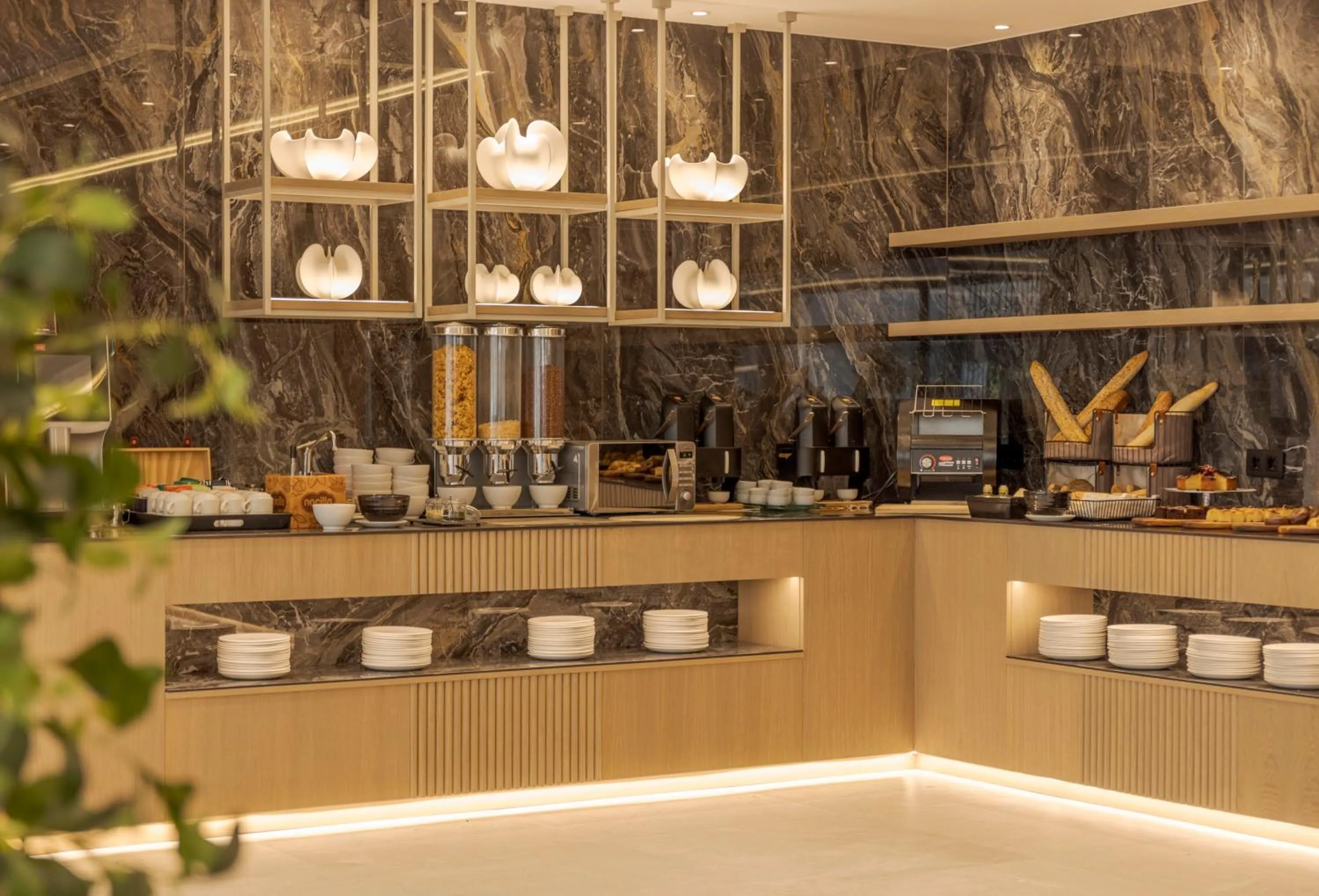 Buffet breakfast in Ilunion Romareda