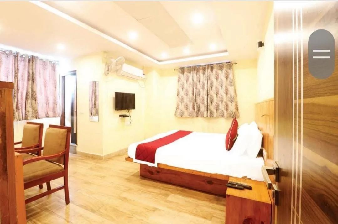 Photo of the whole room in Hotel Royal Orbit