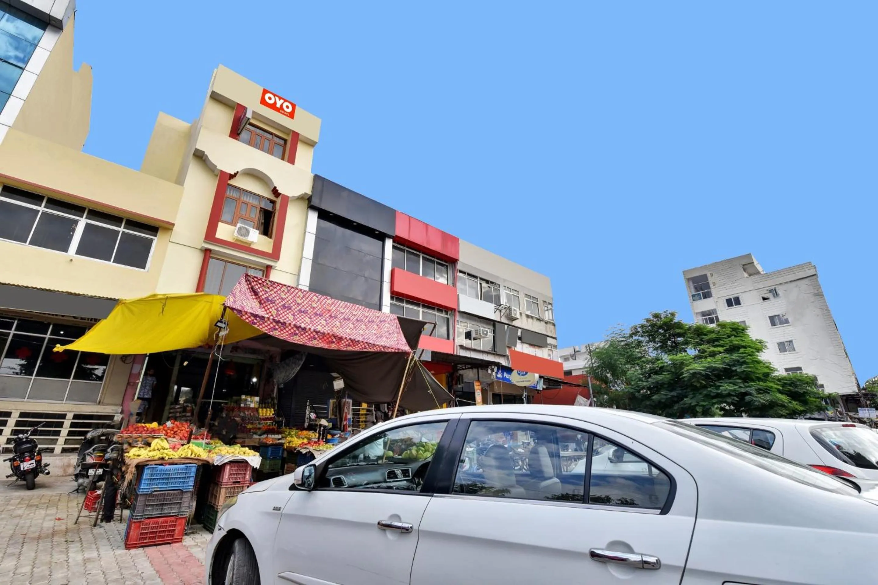 Facade/entrance in Hotel O Regal Stay