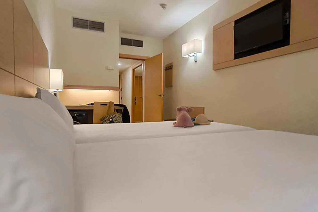 TV and multimedia, Bed in Hotel Condes de Haro