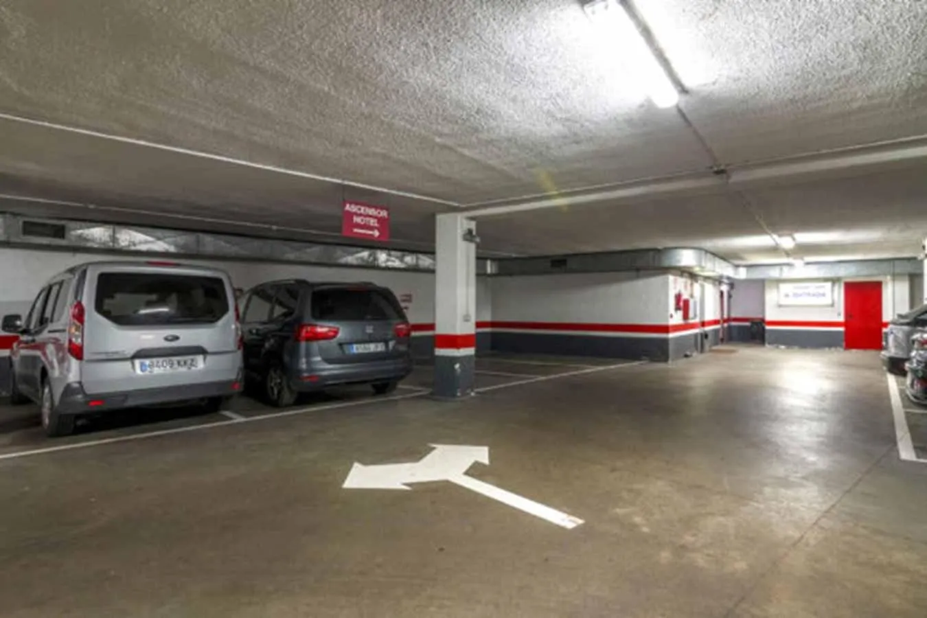 Parking in Hotel Condes de Haro