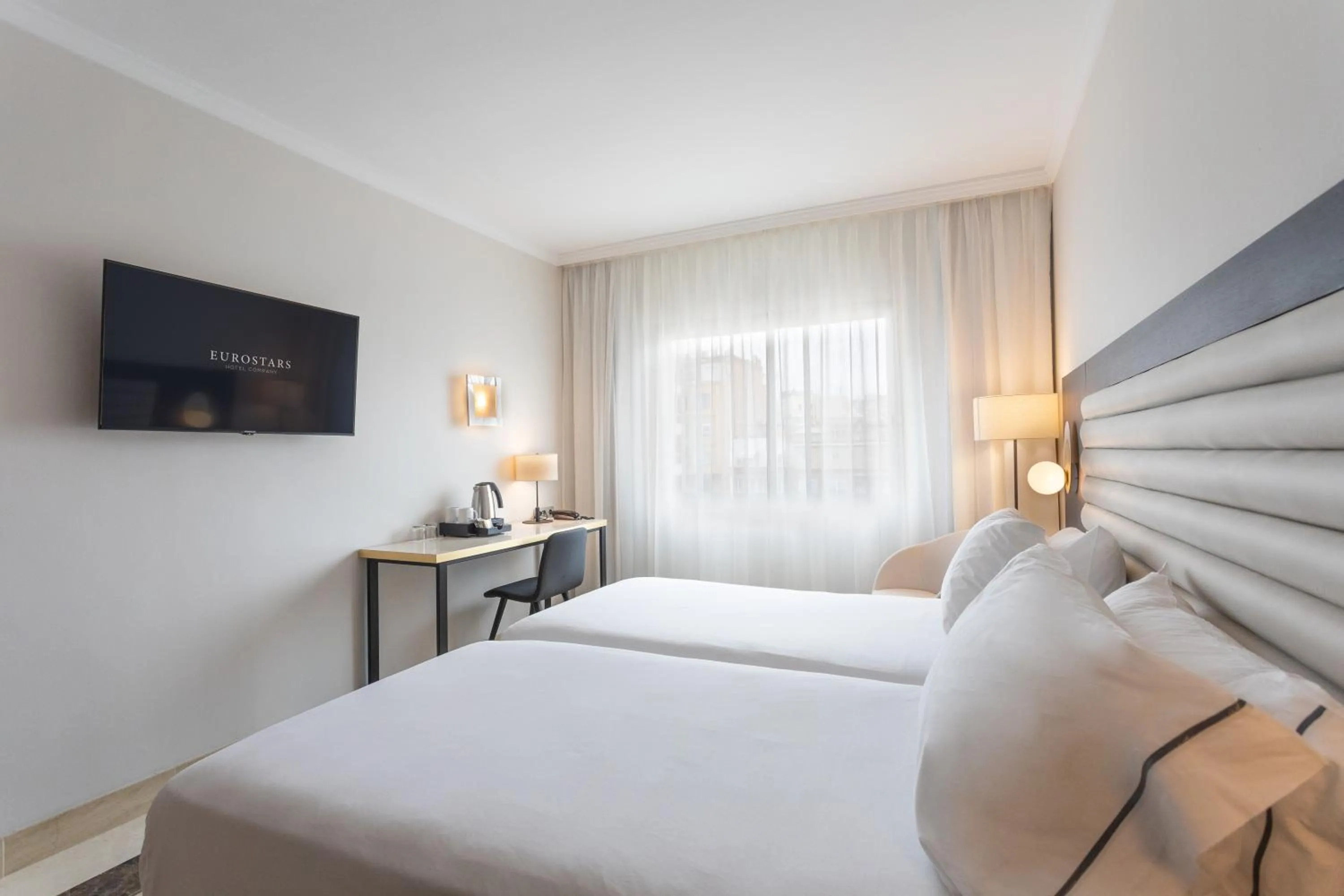 Bed in Eurostars Cristal Palace