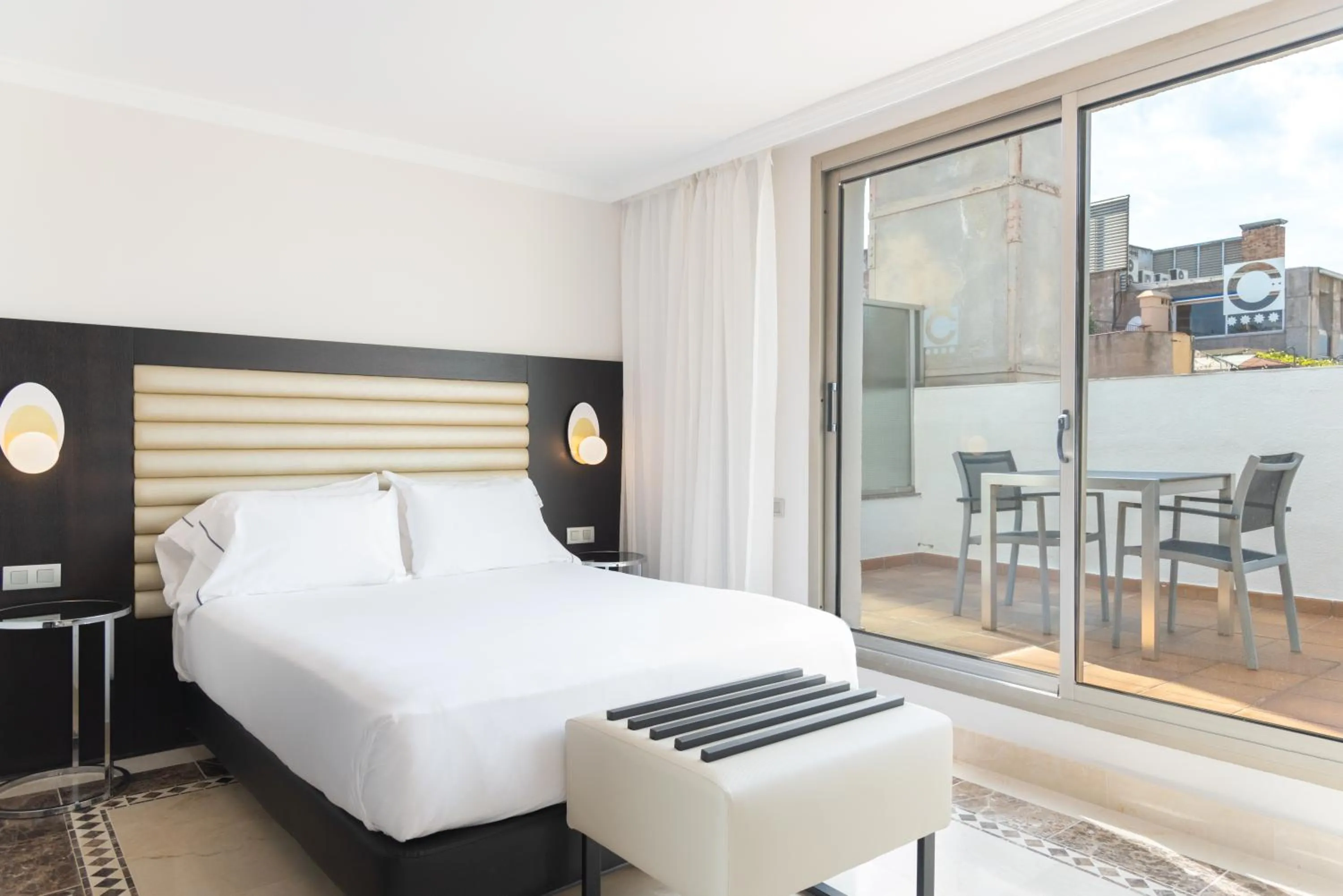 Bed in Eurostars Cristal Palace