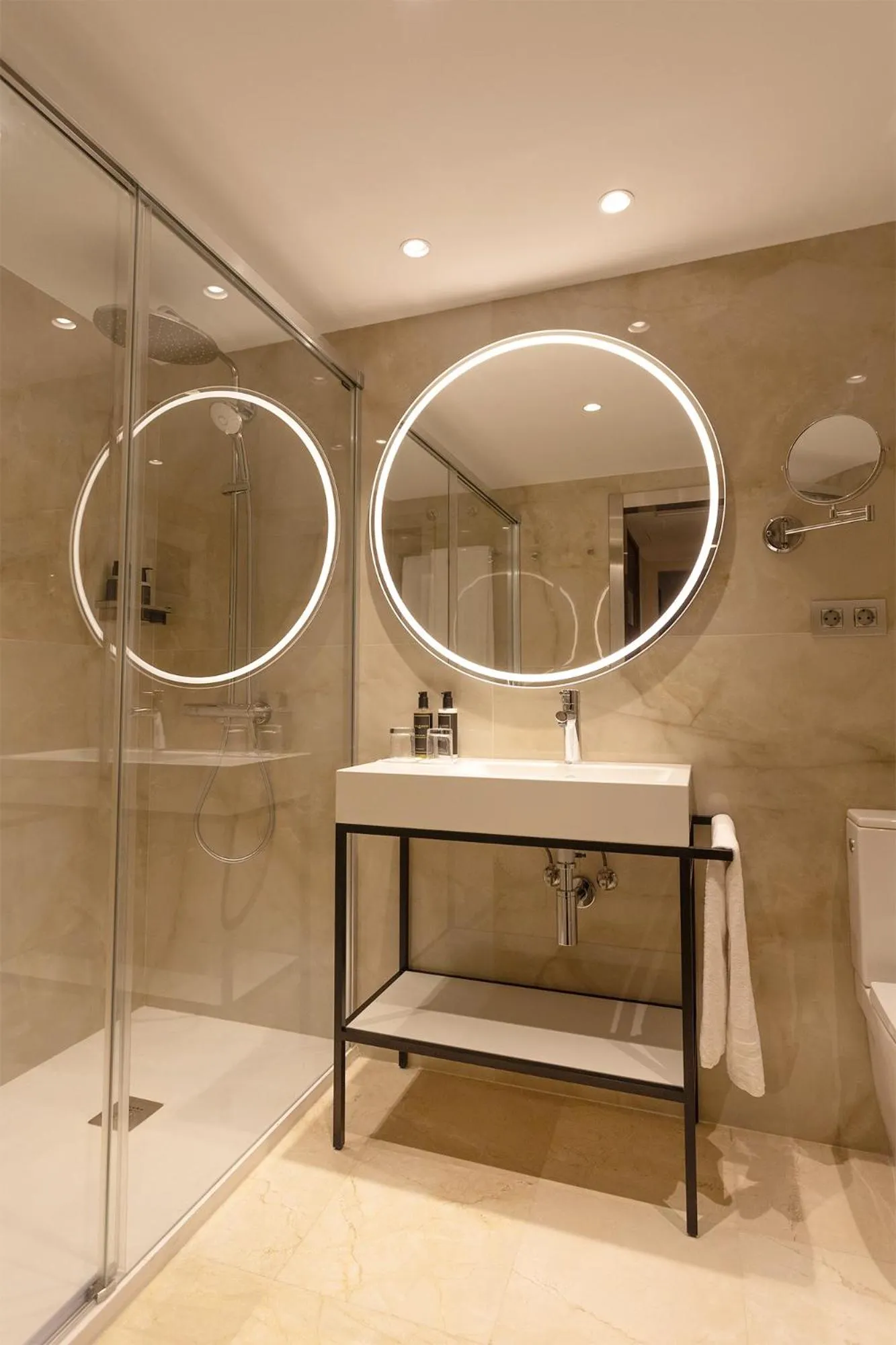 Shower in Eurostars Cristal Palace