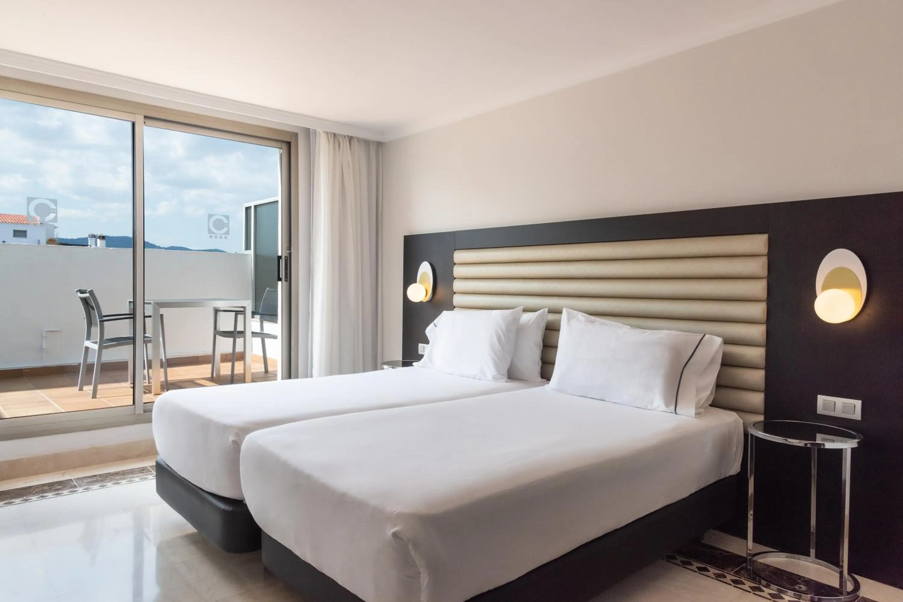 Bed in Eurostars Cristal Palace