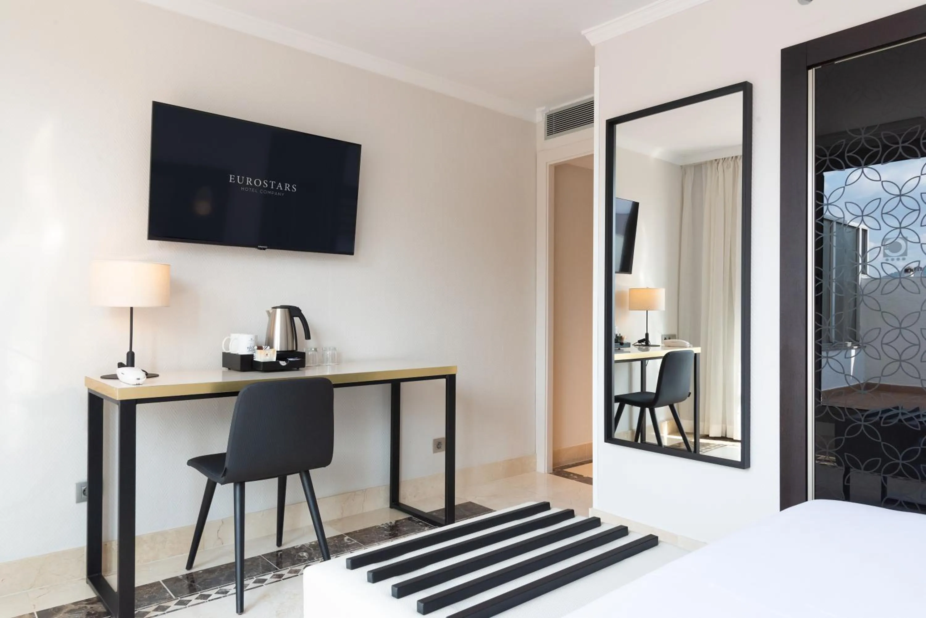 TV and multimedia, Bed in Eurostars Cristal Palace