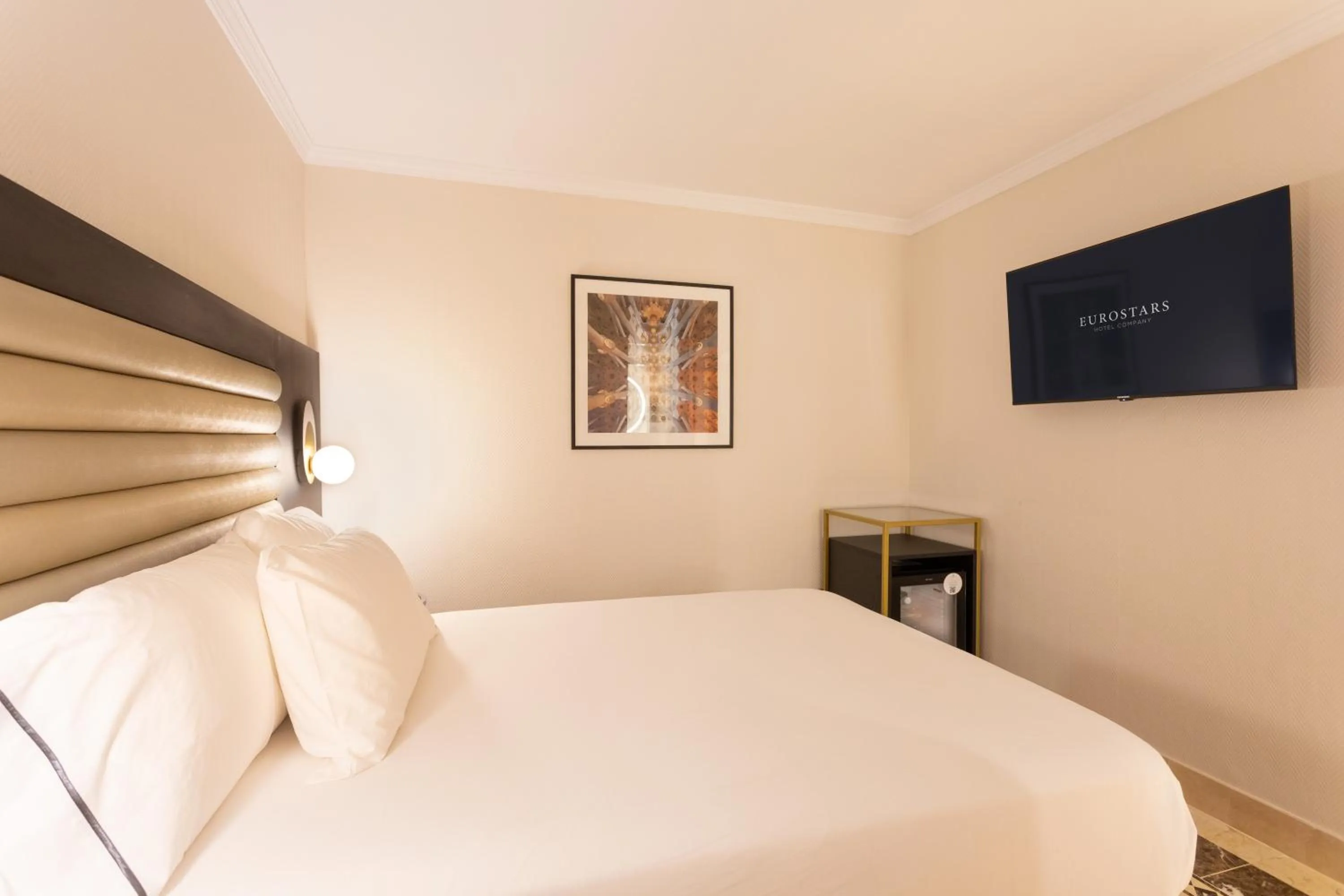 Bed in Eurostars Cristal Palace