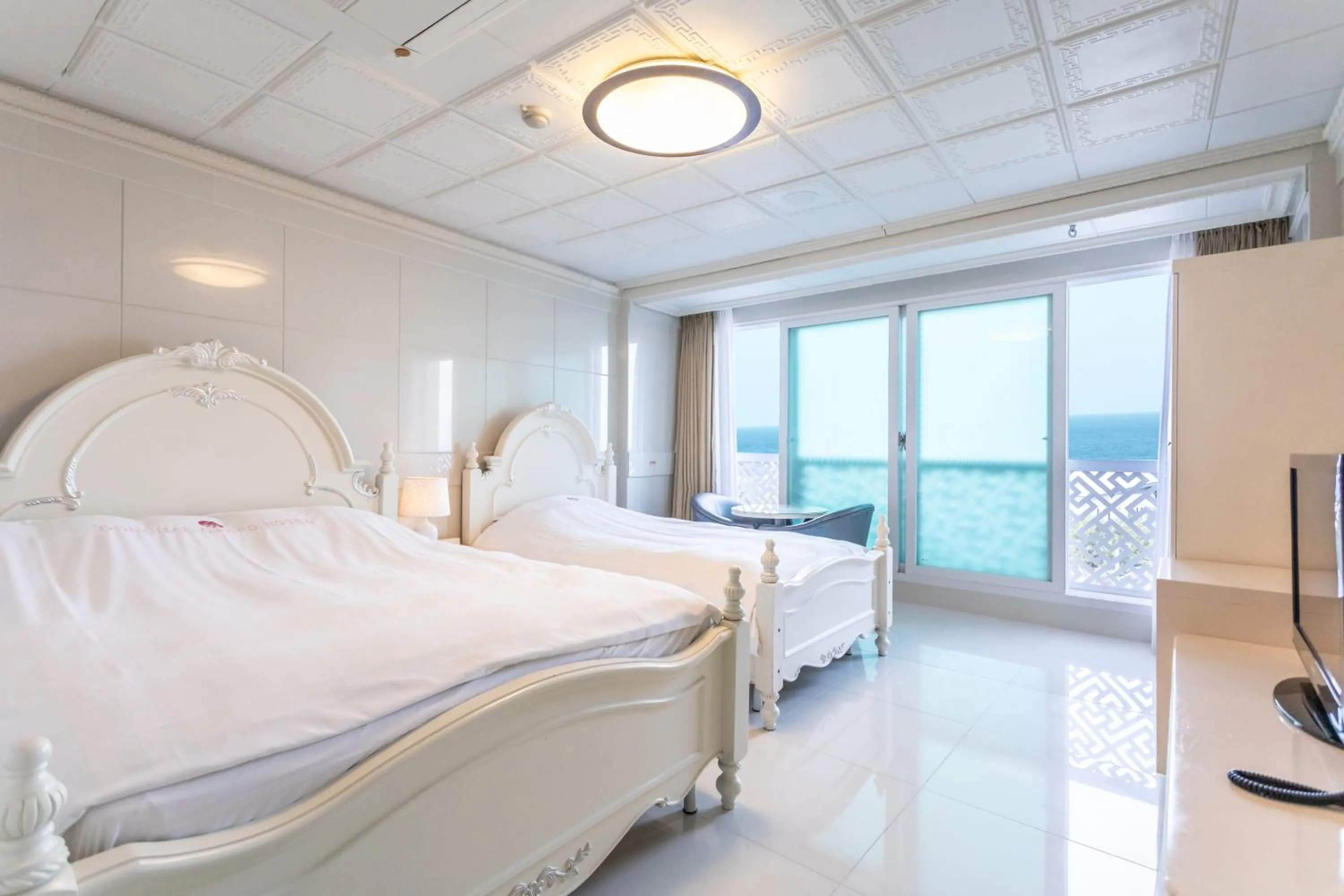 Bed in Donghae Medical Spa Convention Hotel