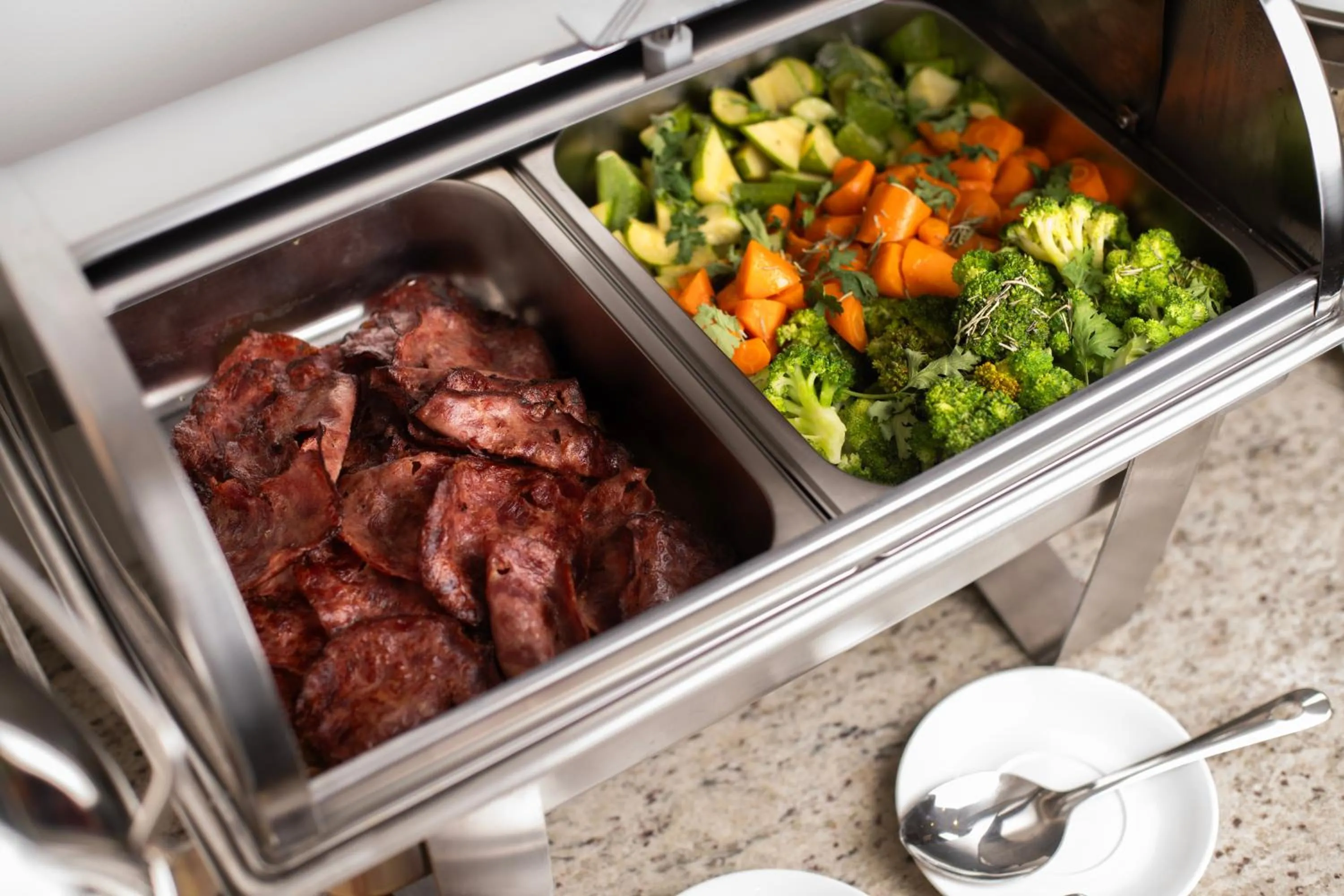 Food and drinks in Bratus Hotel