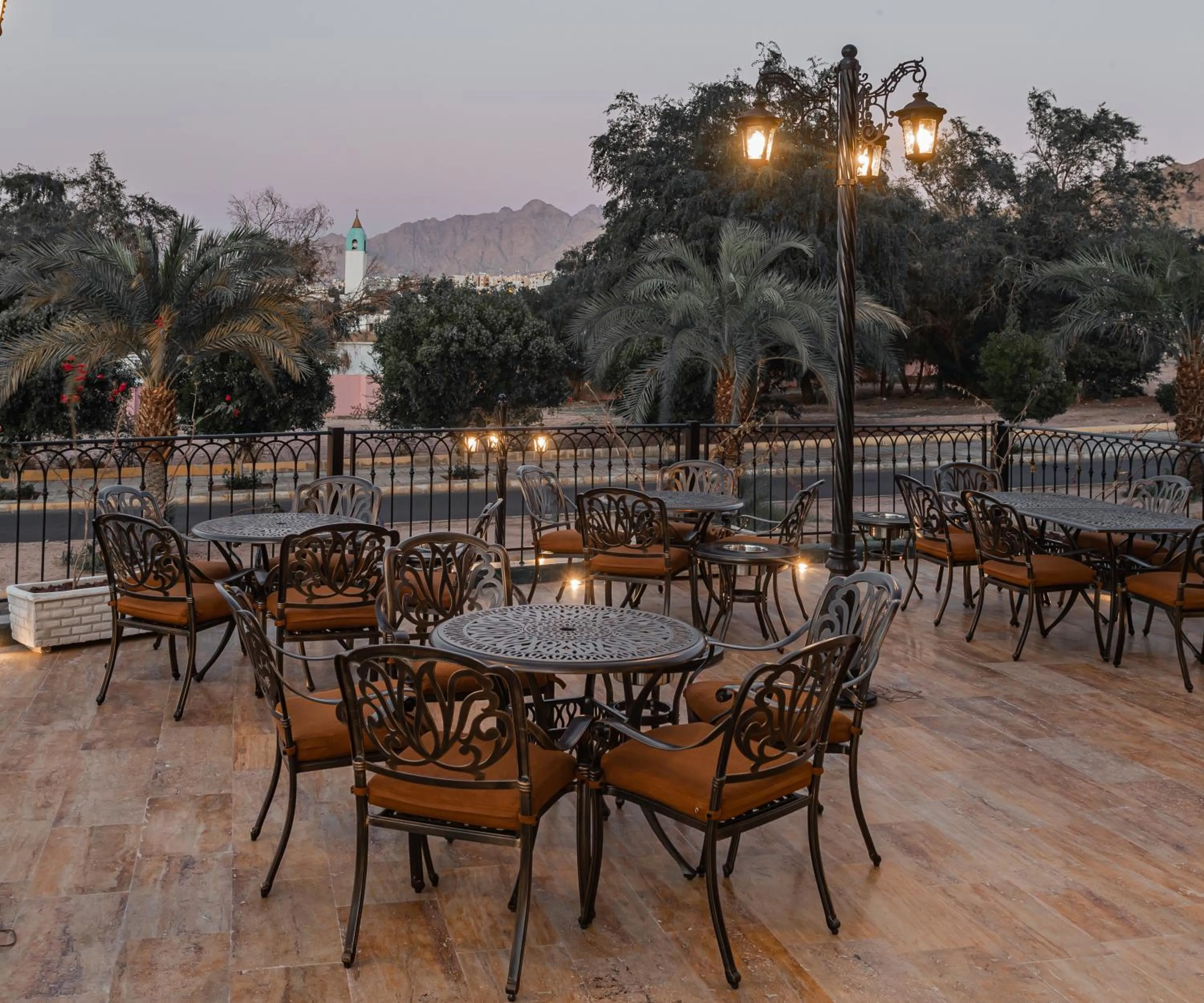 Restaurant/places to eat in Bratus Hotel