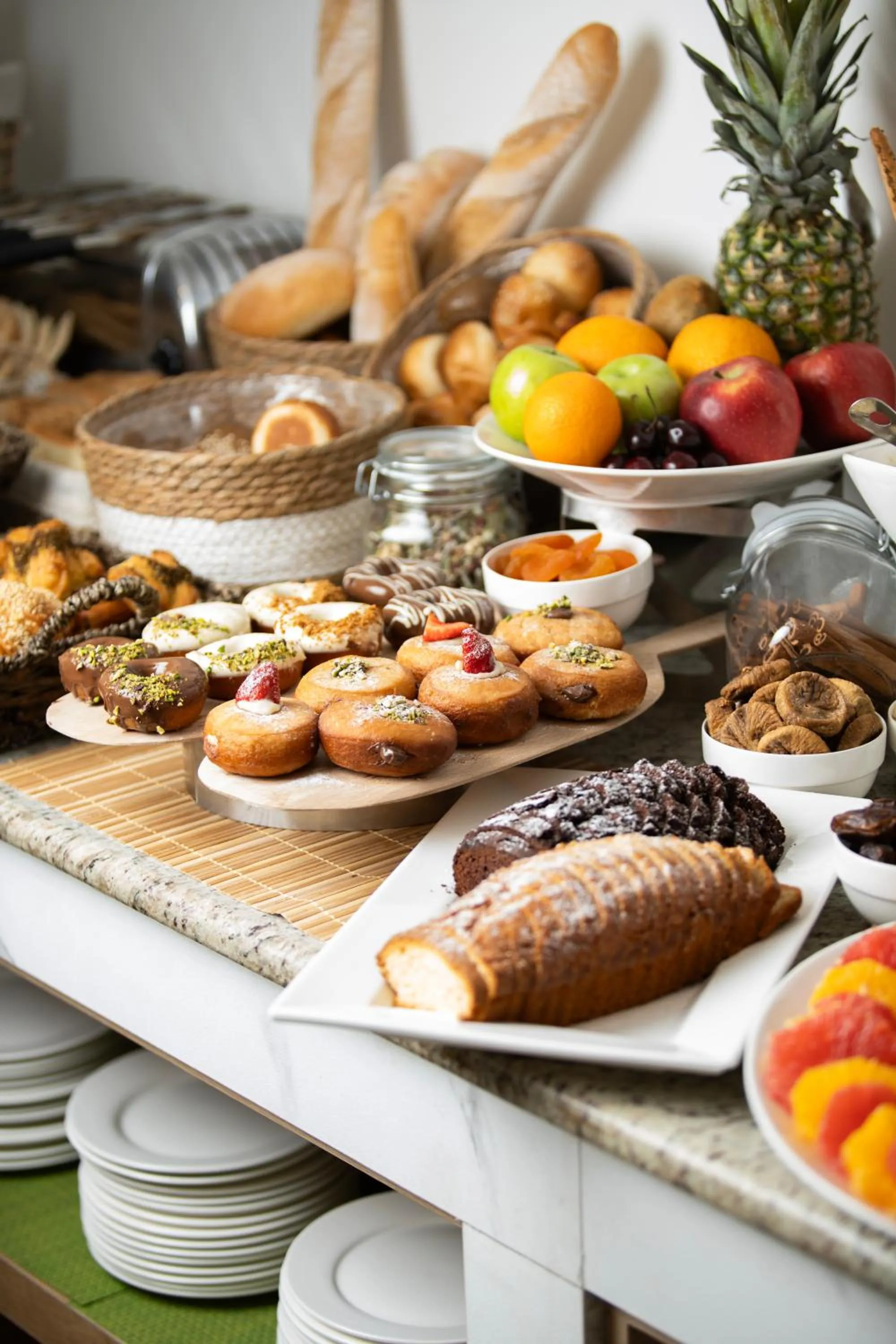 Food and drinks in Bratus Hotel