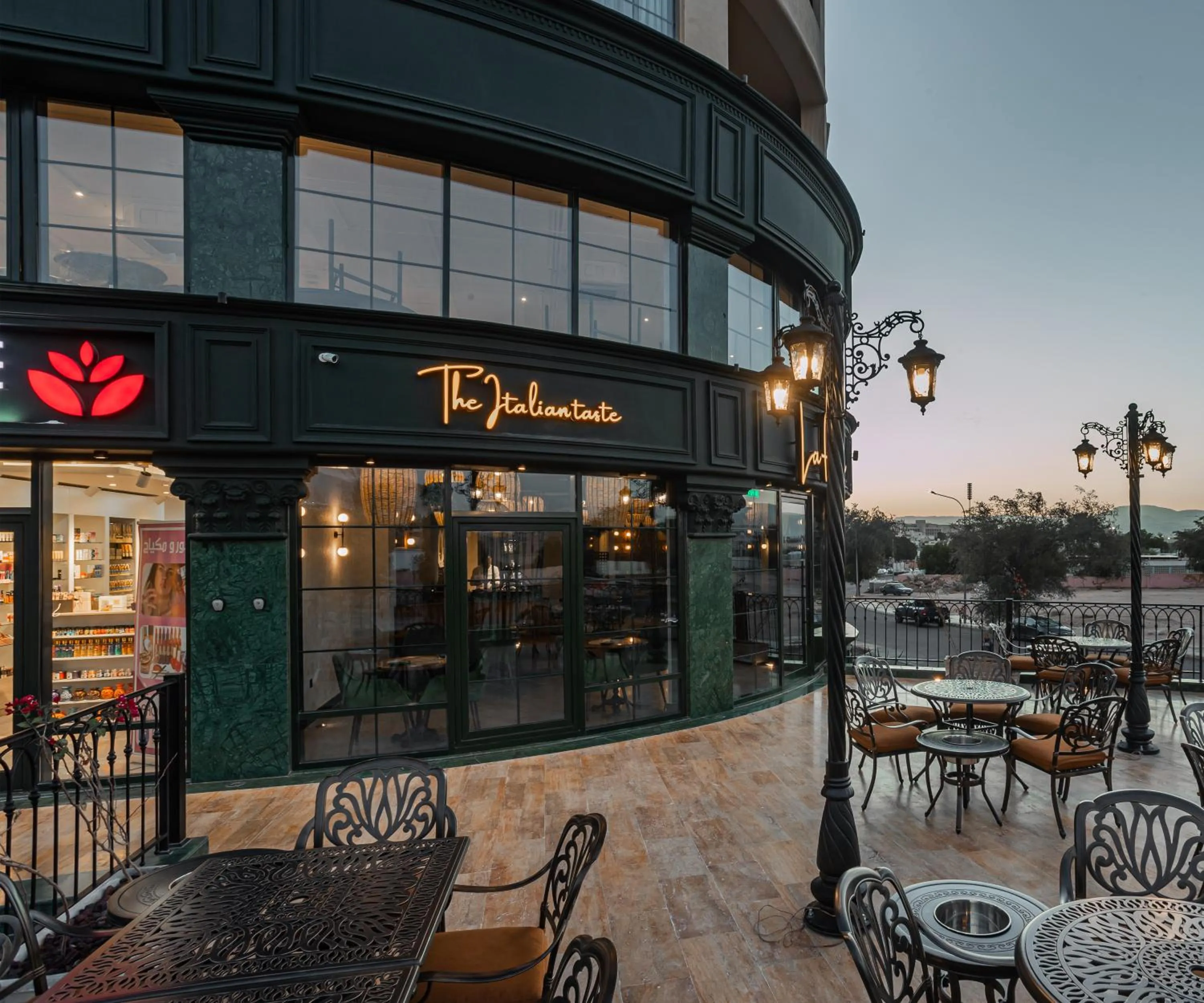 Restaurant/places to eat in Bratus Hotel