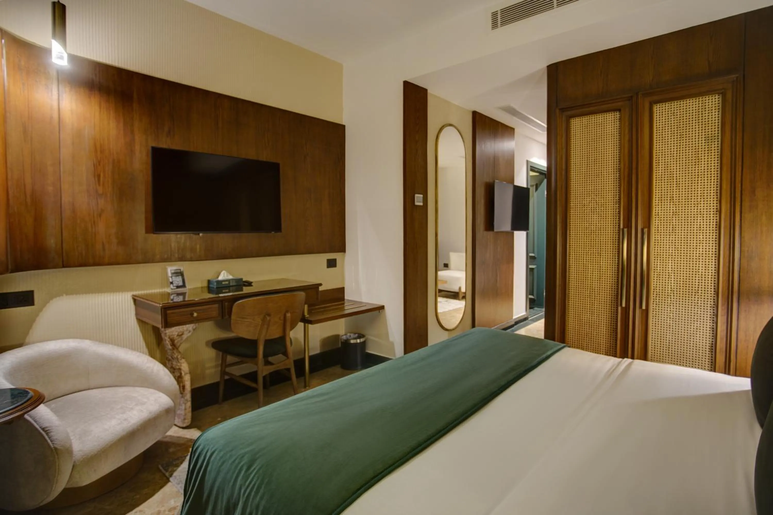 TV and multimedia in Bratus Hotel