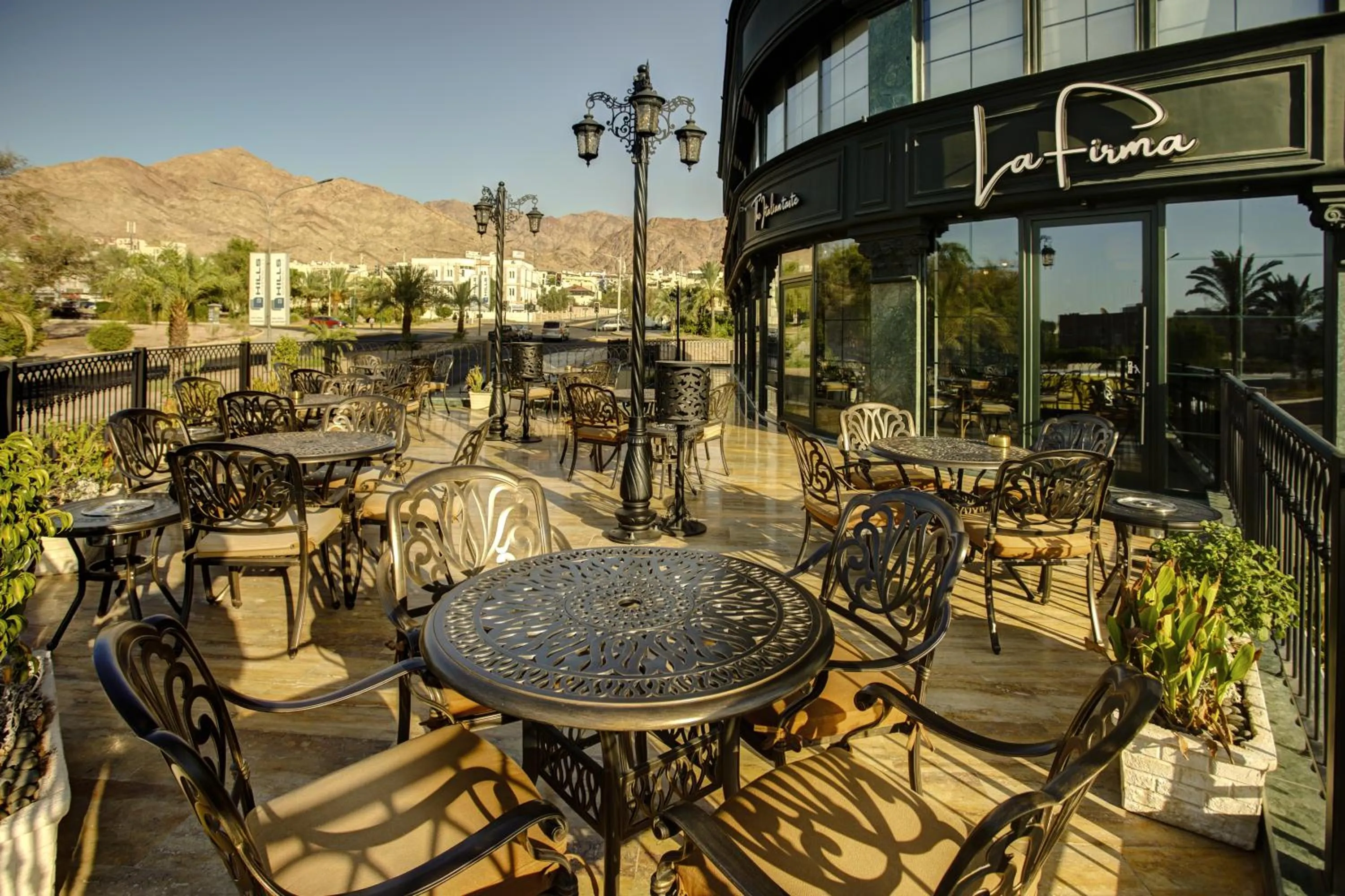 Restaurant/places to eat in Bratus Hotel