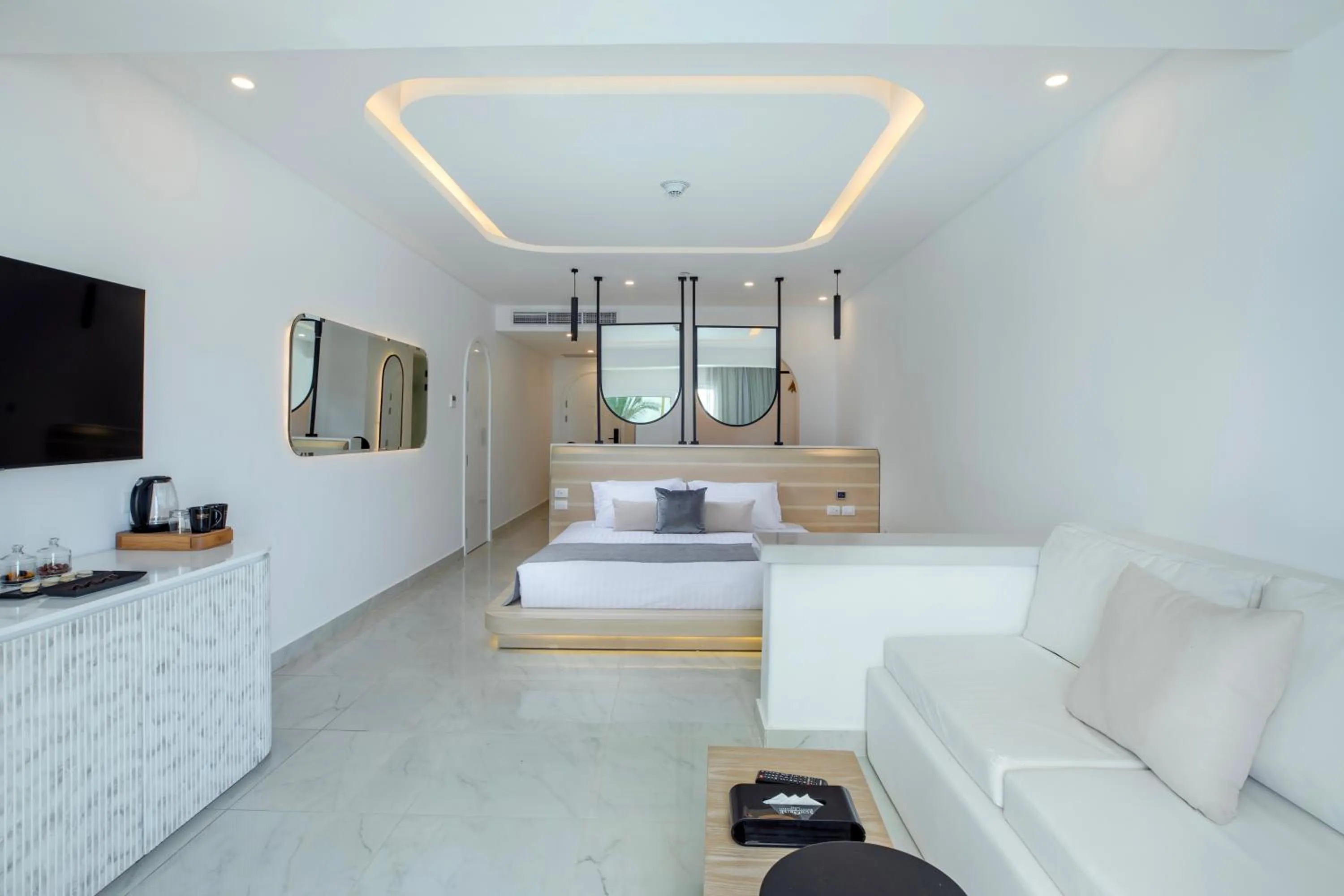 Photo of the whole room, Bed in White Hills Resort