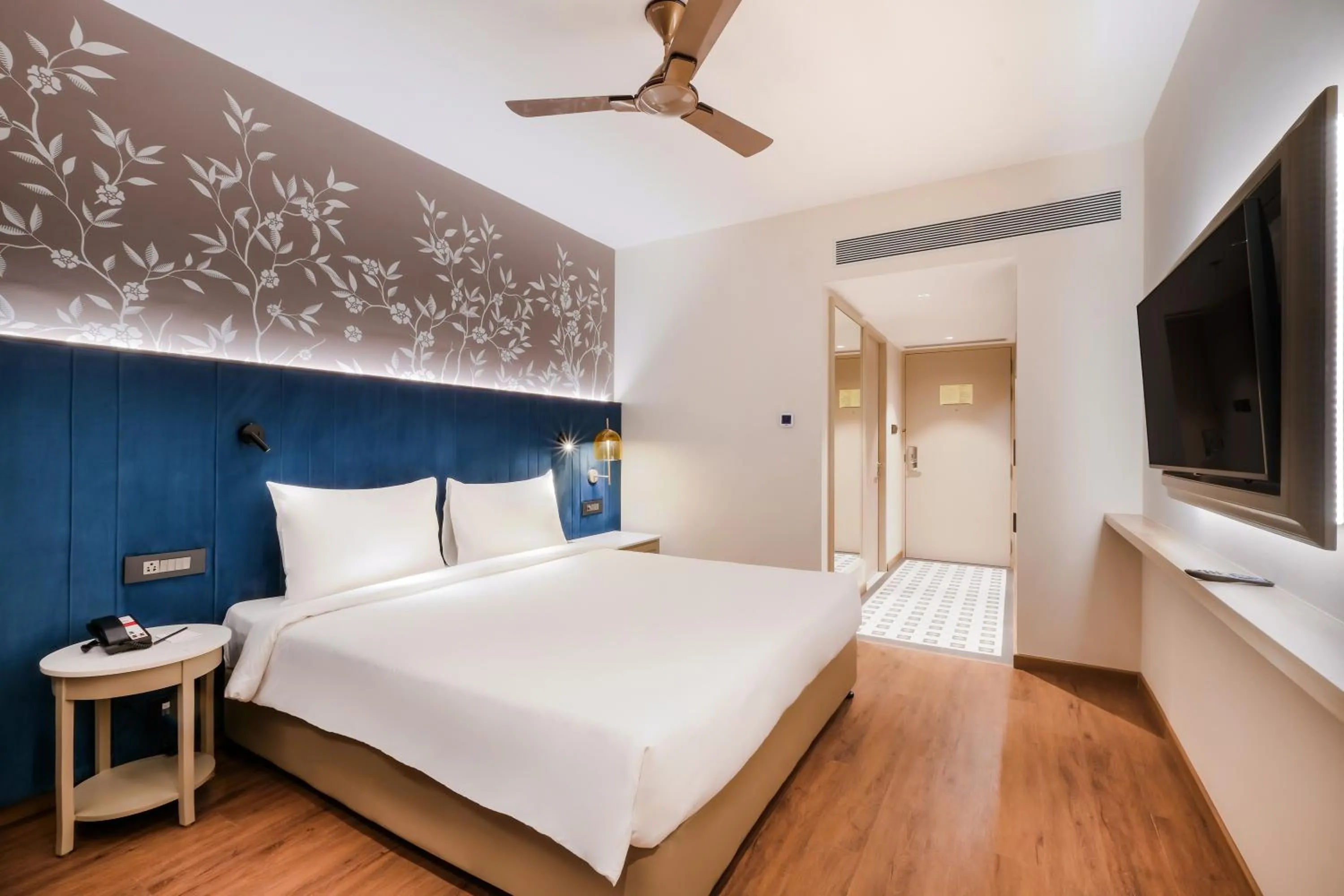 Bed in 7 Apple Hotel Jal Mahal, Jaipur