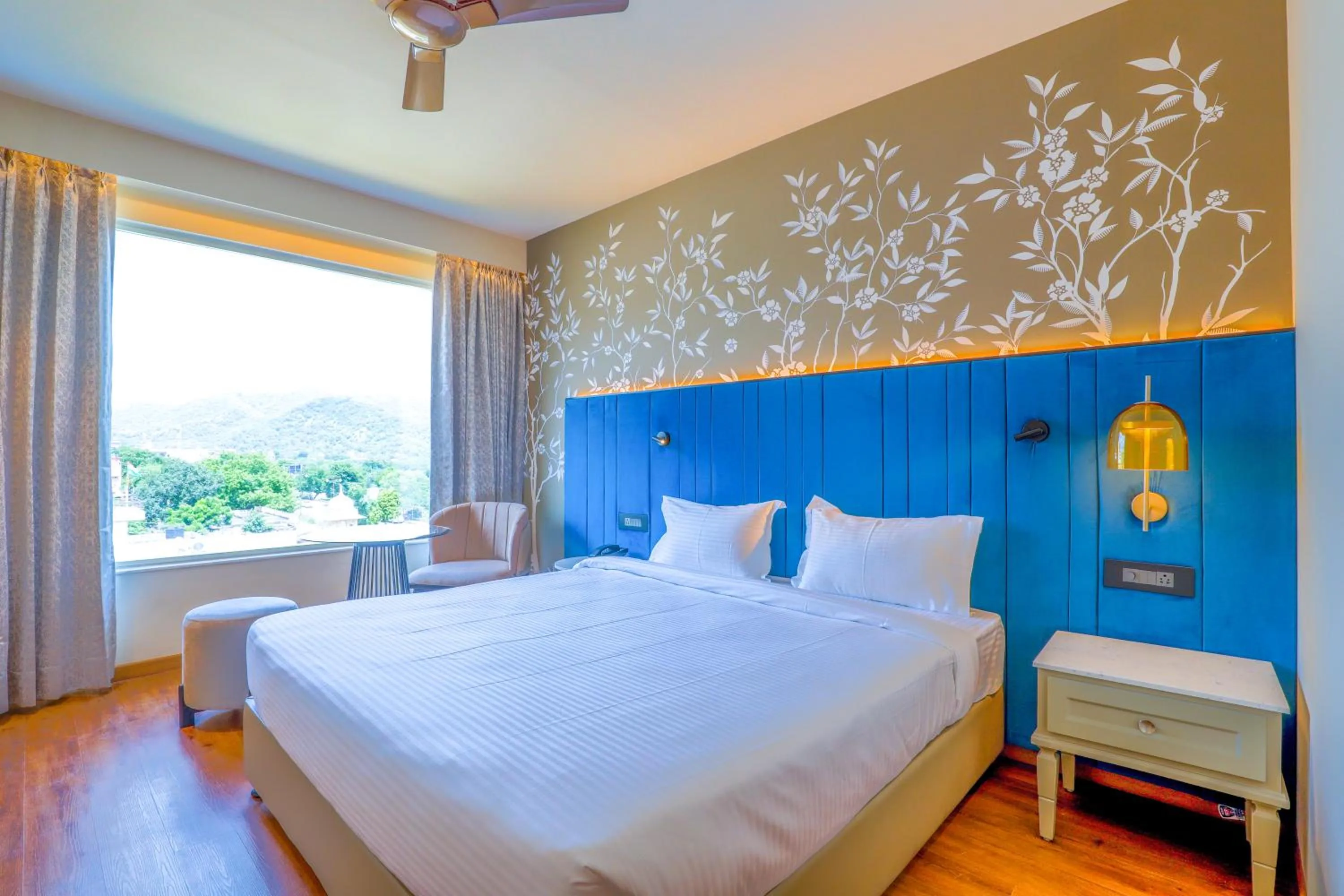 Bed in 7 Apple Hotel Jal Mahal, Jaipur