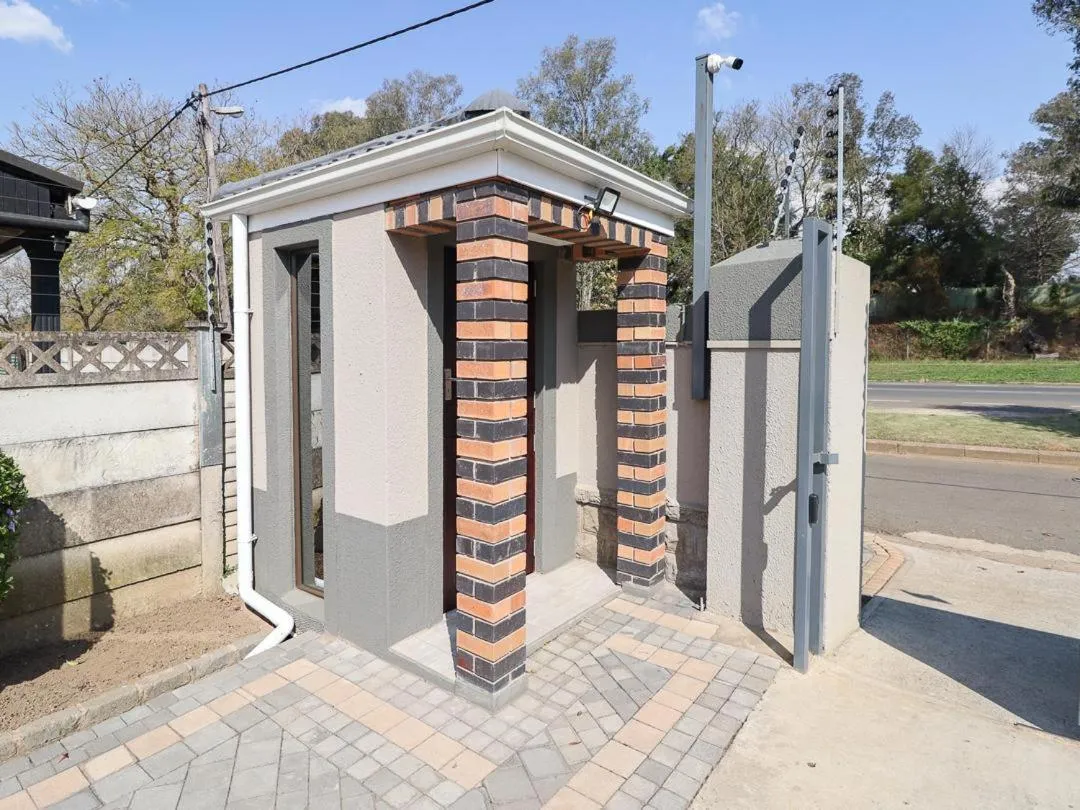 Facade/entrance in @ 21 Guest House