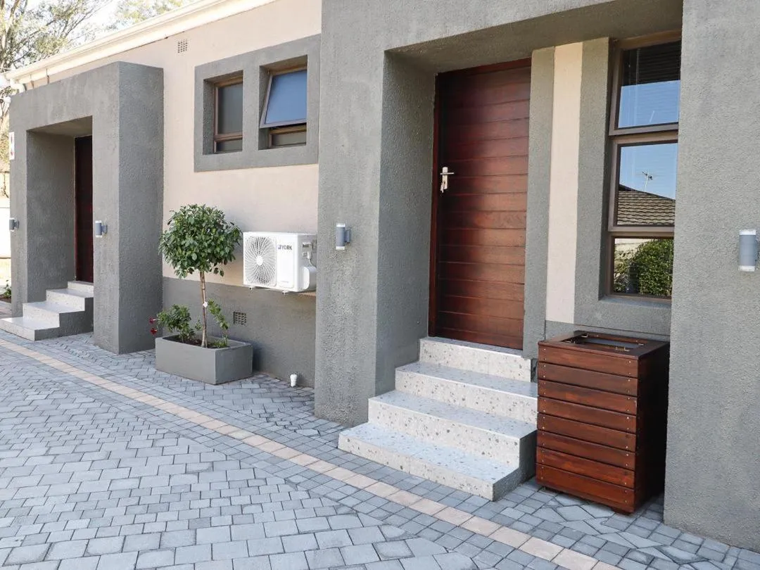 Facade/entrance in @ 21 Guest House