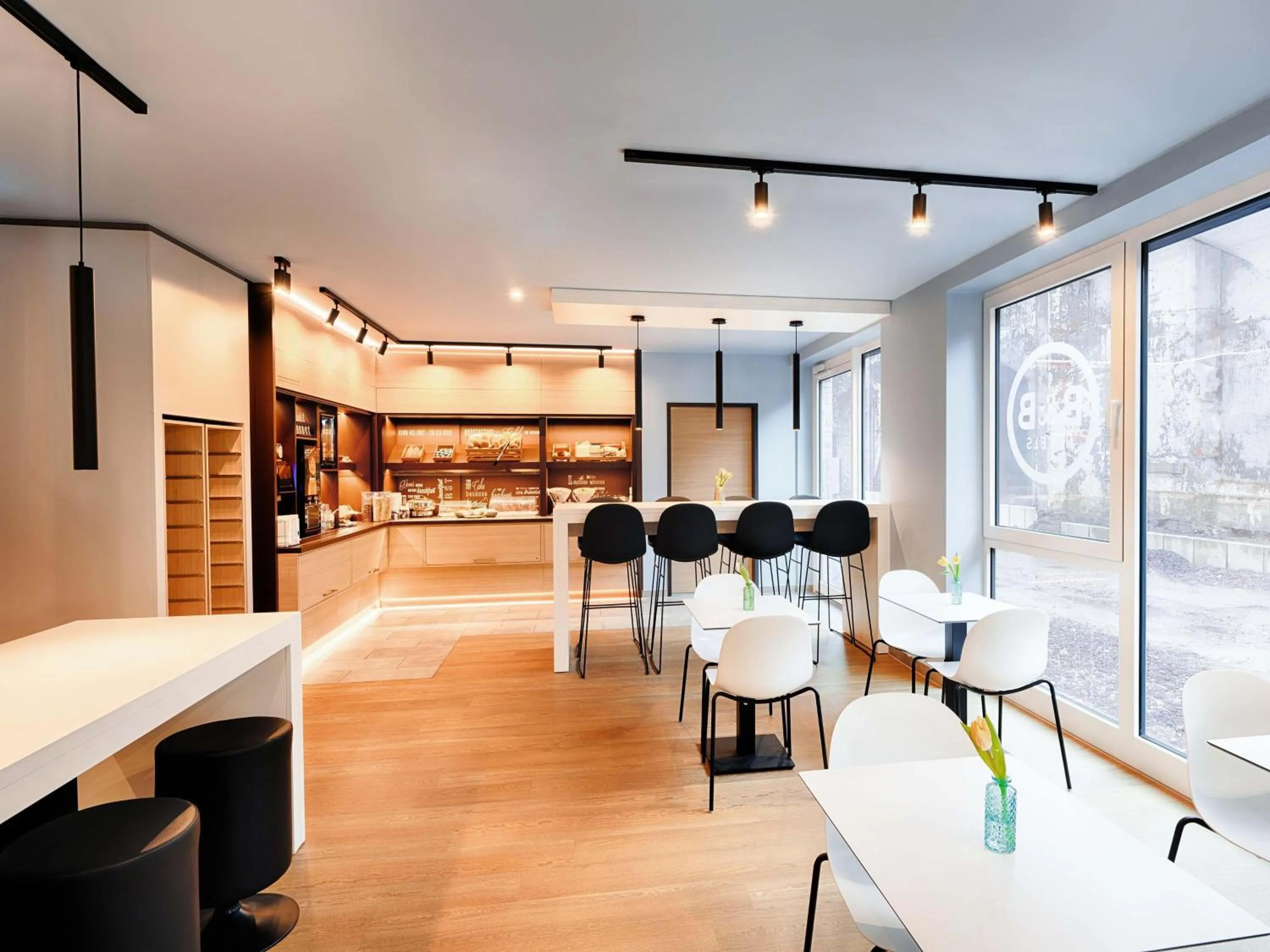 Restaurant/places to eat in B&B Hotel Bochum-City