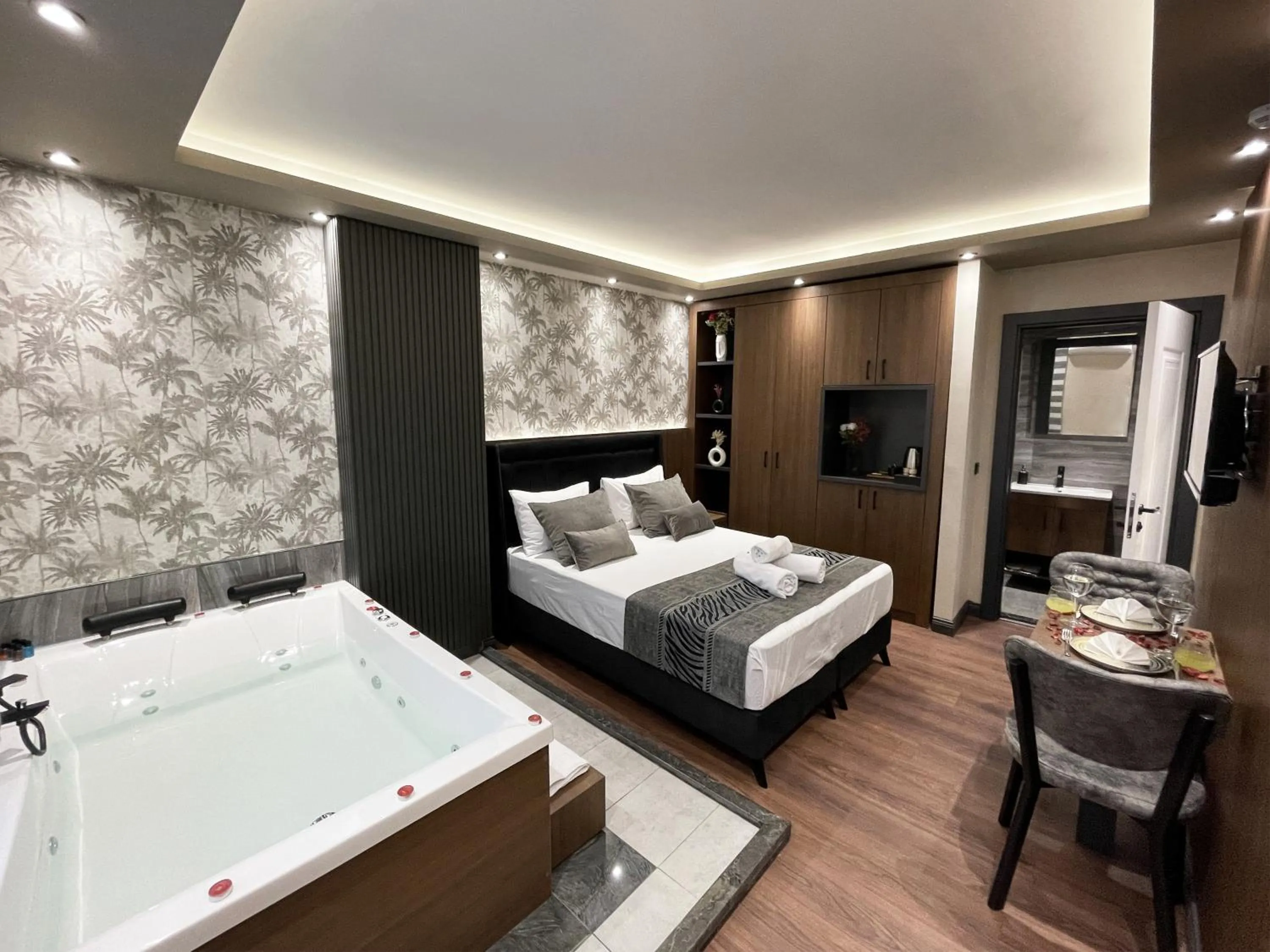 Hot Tub, Bed in GRAND ÜSKÜDAR OTEL