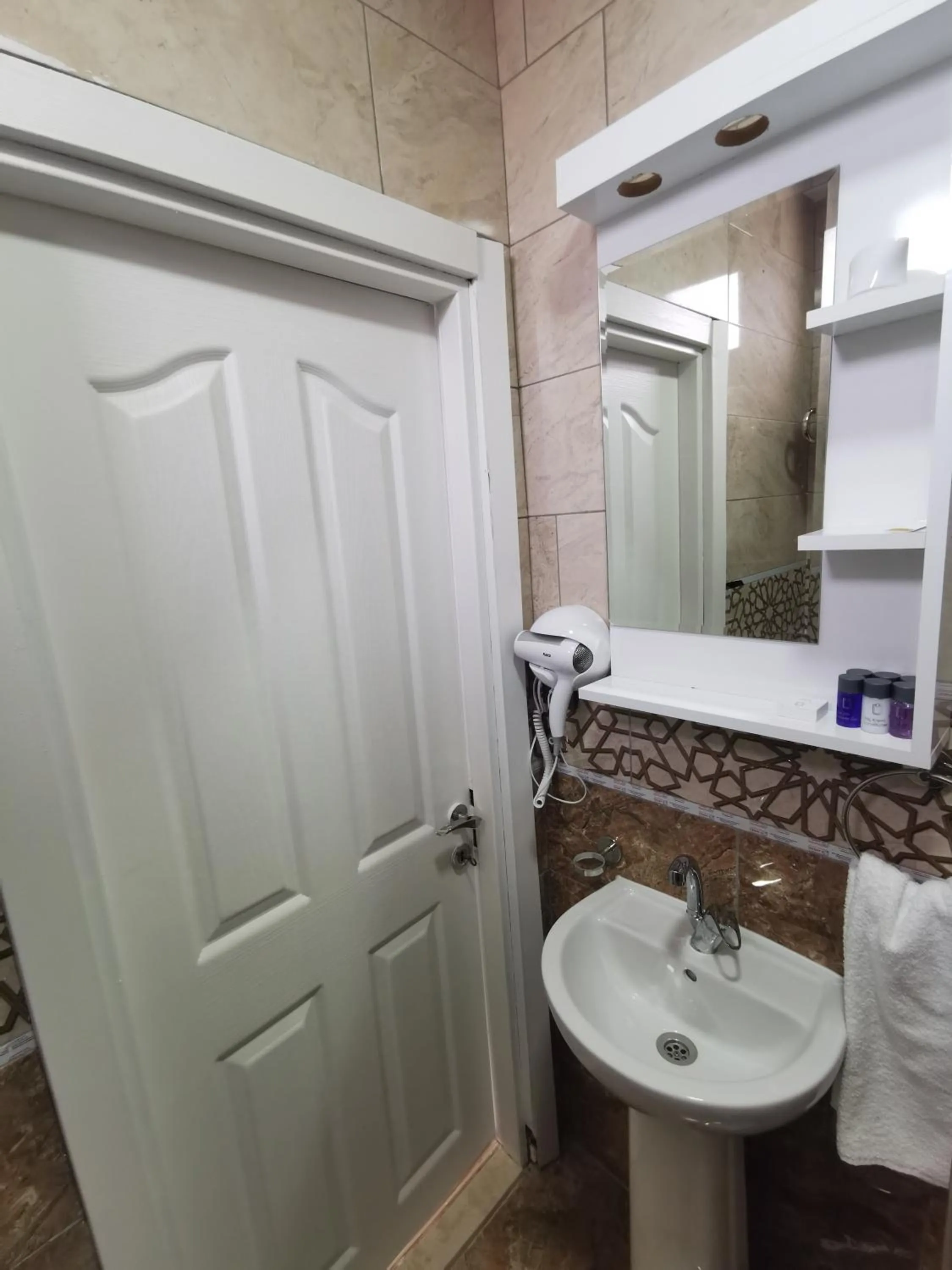 Bathroom in Efzen hotel